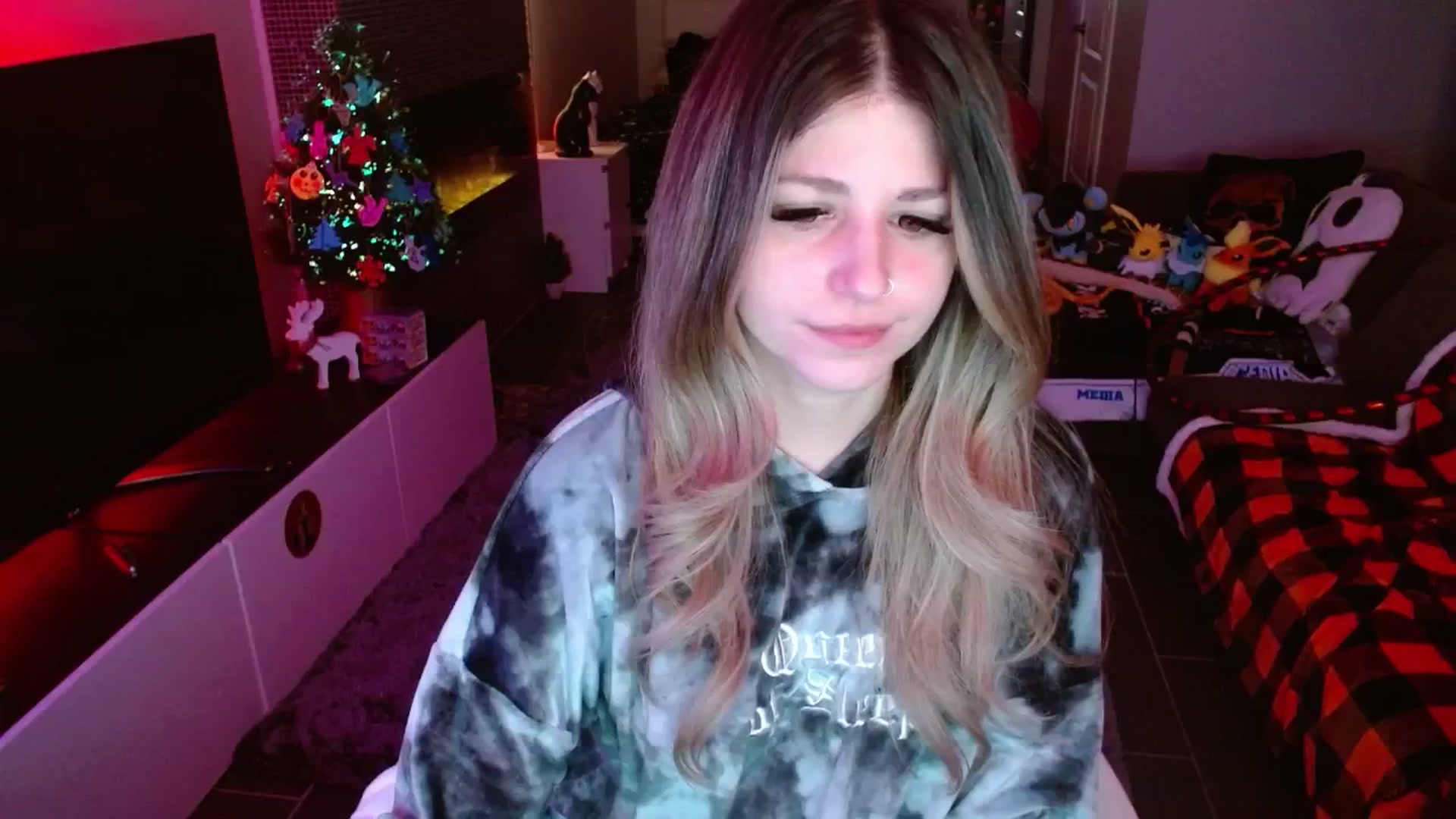 Gallery image thumbnail from Serafina's myfreecams stream on, 12/11/2024, 05:00 image 13 of 20