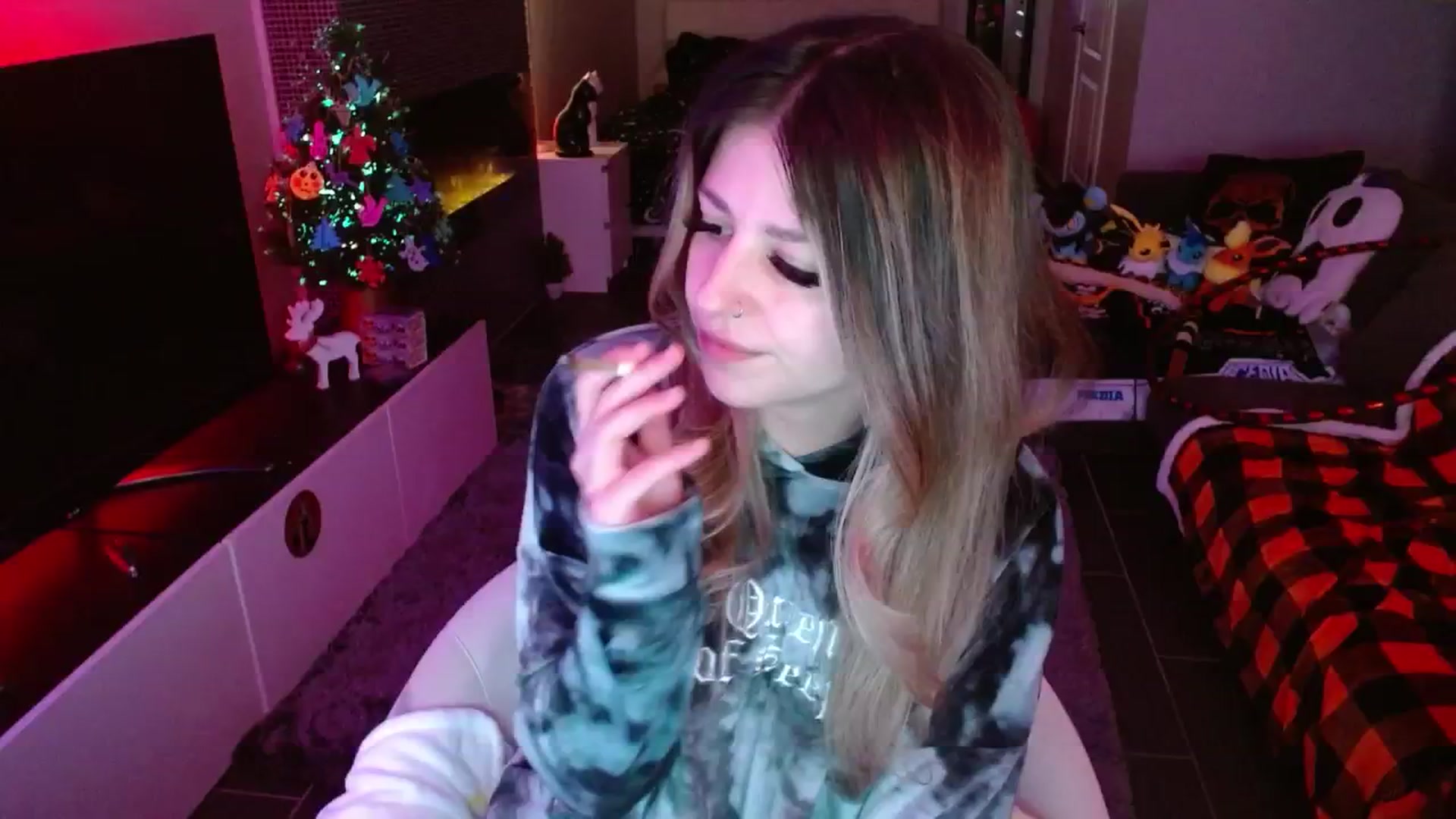 Gallery image thumbnail from Serafina's myfreecams stream on, 12/11/2024, 05:00 image 17 of 20
