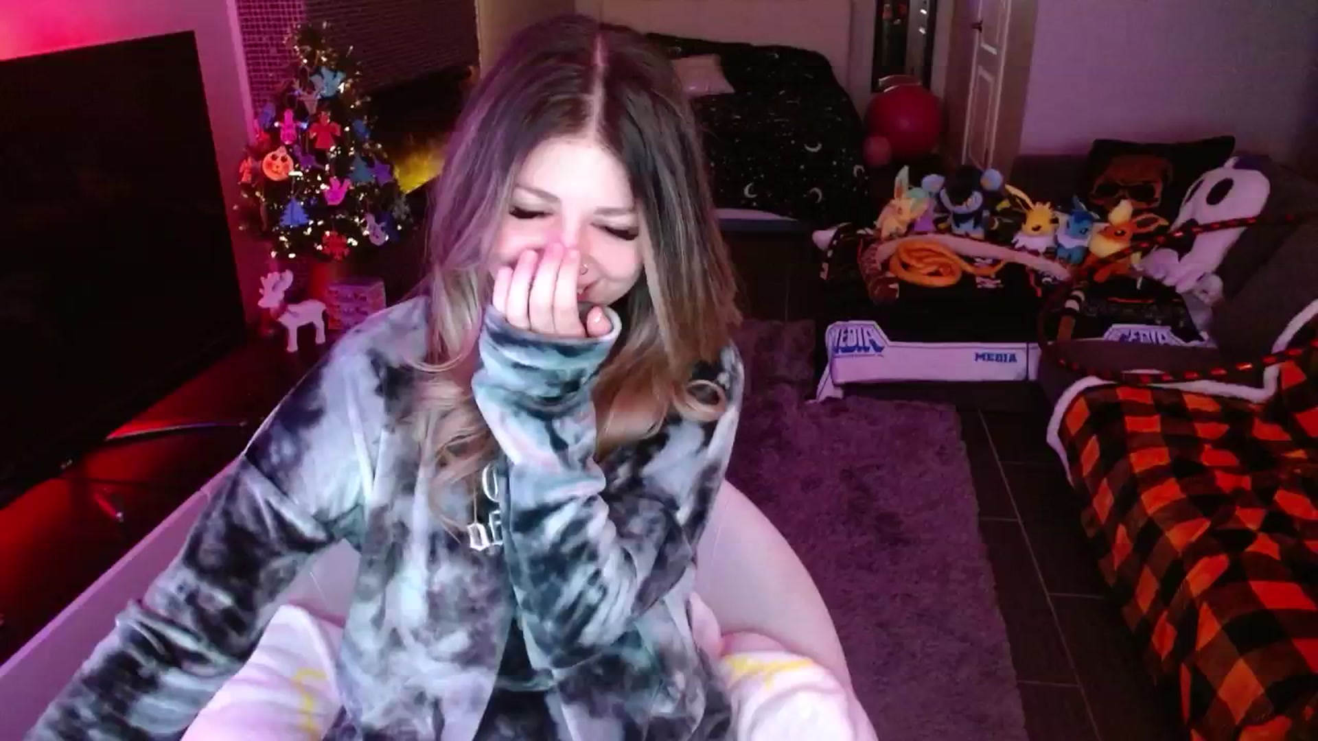 Gallery image thumbnail from Serafina's myfreecams stream on, 12/11/2024, 05:00 image 20 of 20