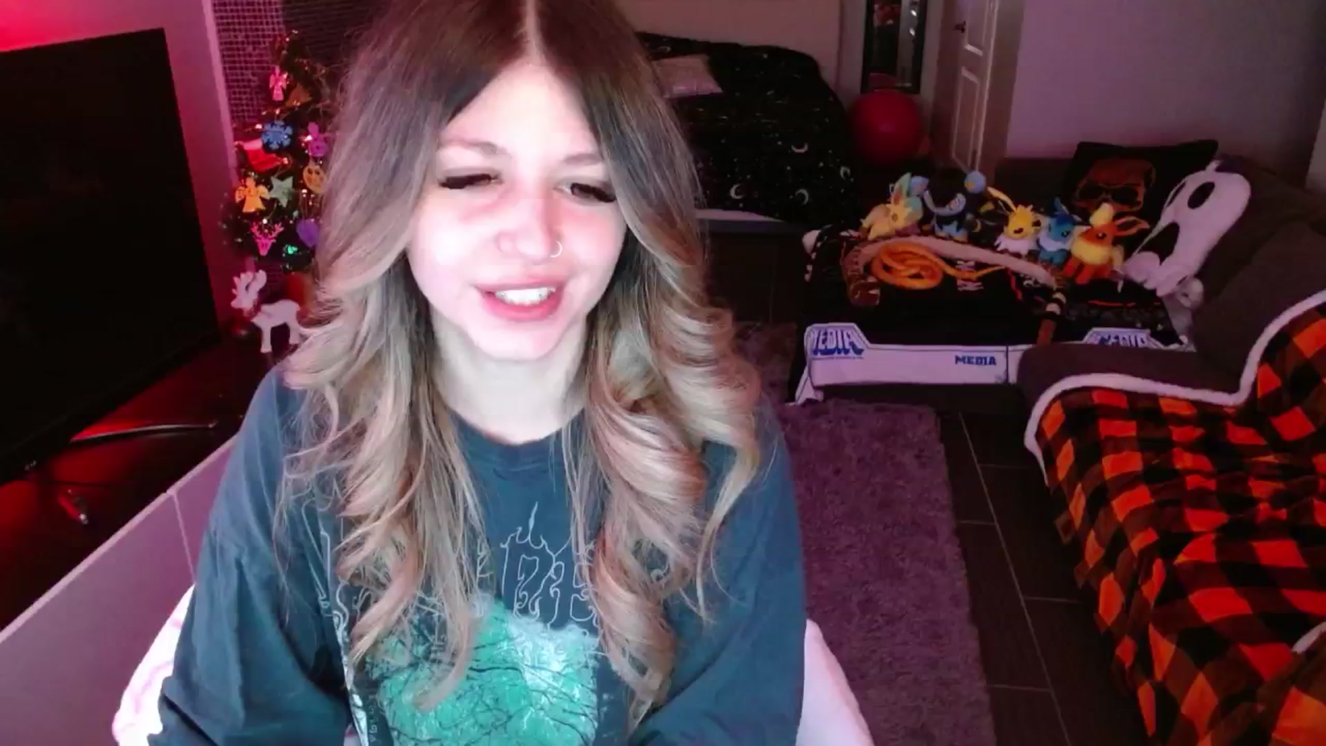Gallery image thumbnail from Serafina's myfreecams stream on, 12/15/2024, 05:01 image 13 of 20