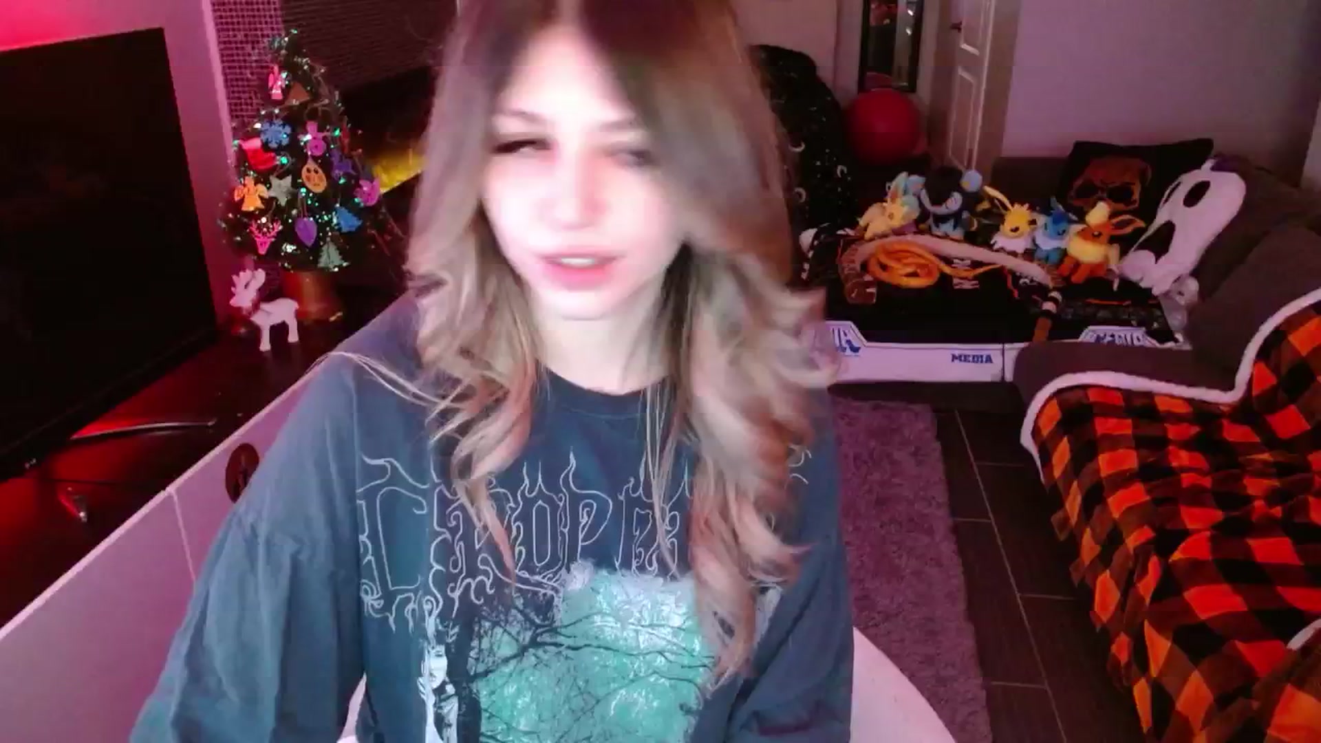 Gallery image thumbnail from Serafina's myfreecams stream on, 12/15/2024, 05:01 image 17 of 20