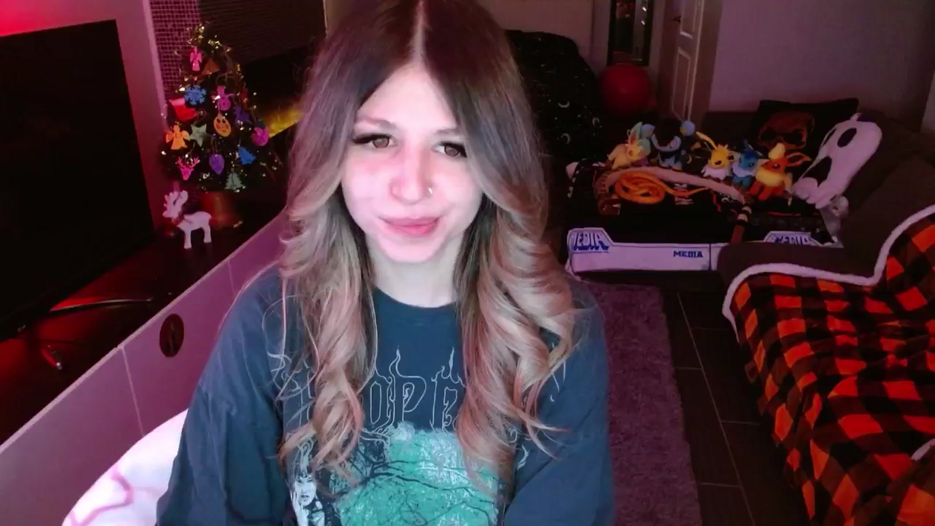 Gallery image thumbnail from Serafina's myfreecams stream on, 12/15/2024, 05:01 image 14 of 20