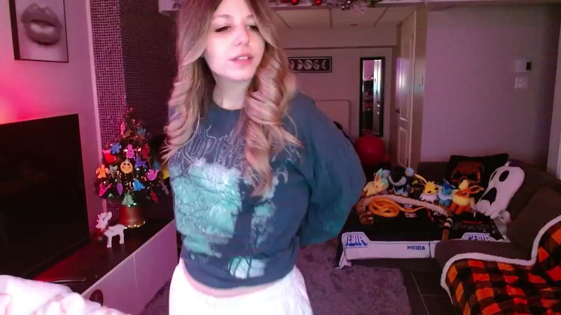 Gallery image thumbnail from Serafina's myfreecams stream on, 12/15/2024, 05:01 image 6 of 20