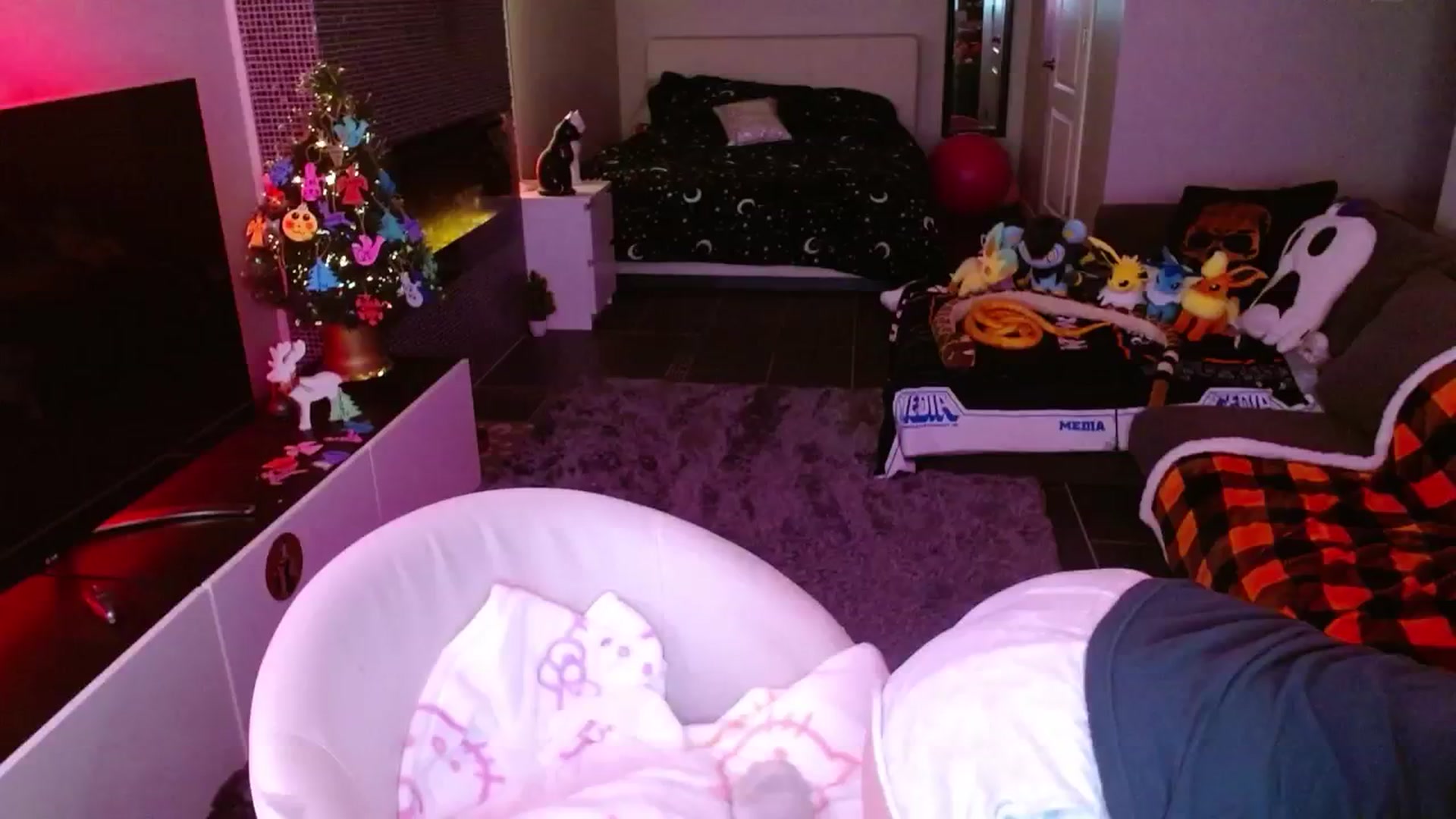 Gallery image thumbnail from Serafina's myfreecams stream on, 12/15/2024, 05:01 image 1 of 20