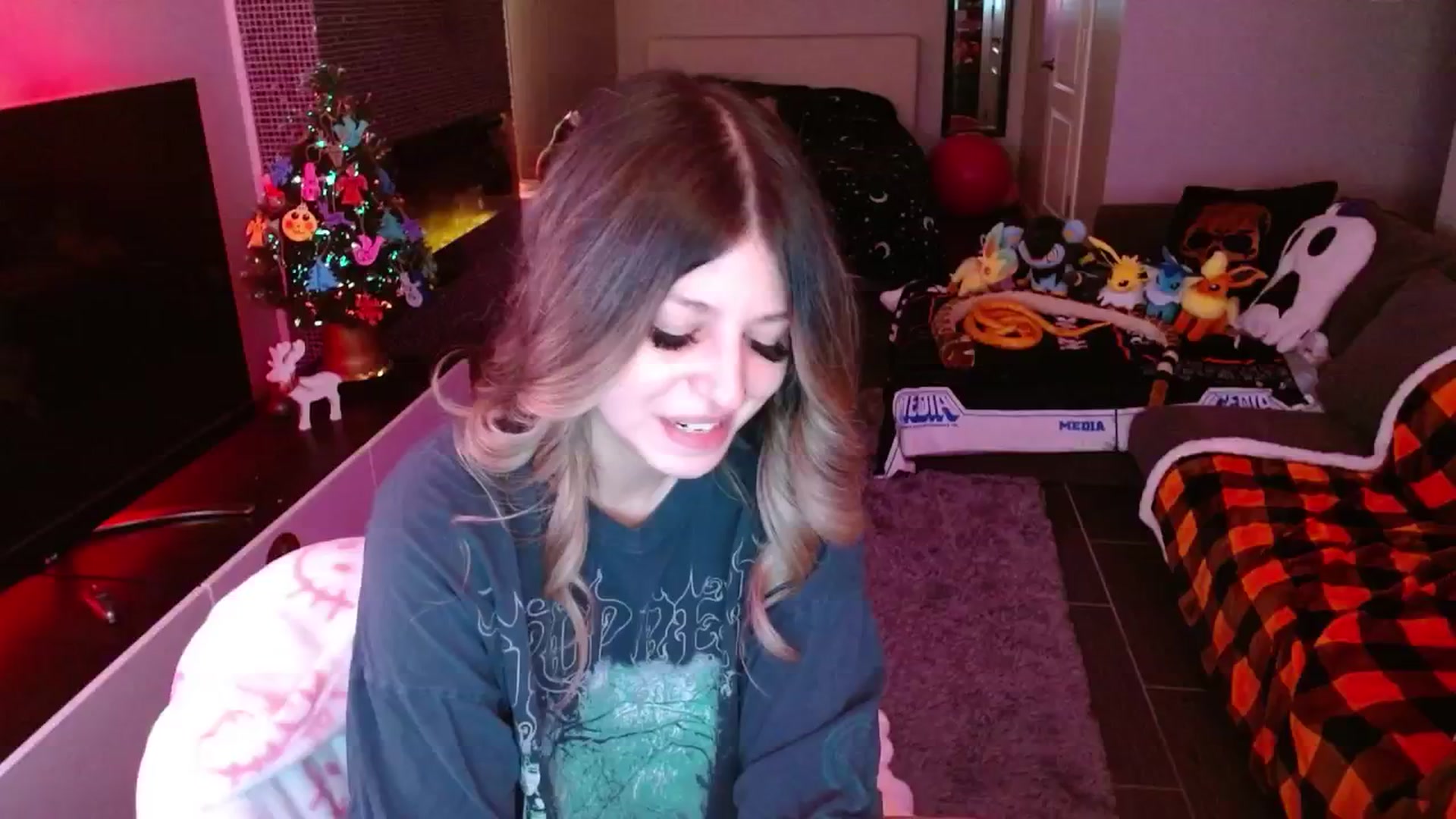 Gallery image thumbnail from Serafina's myfreecams stream on, 12/15/2024, 05:01 image 3 of 20