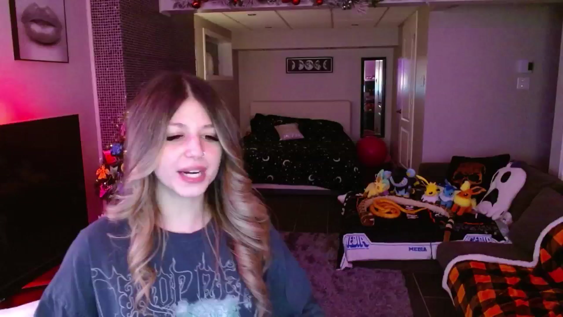 Gallery image thumbnail from Serafina's myfreecams stream on, 12/15/2024, 05:01 image 7 of 20