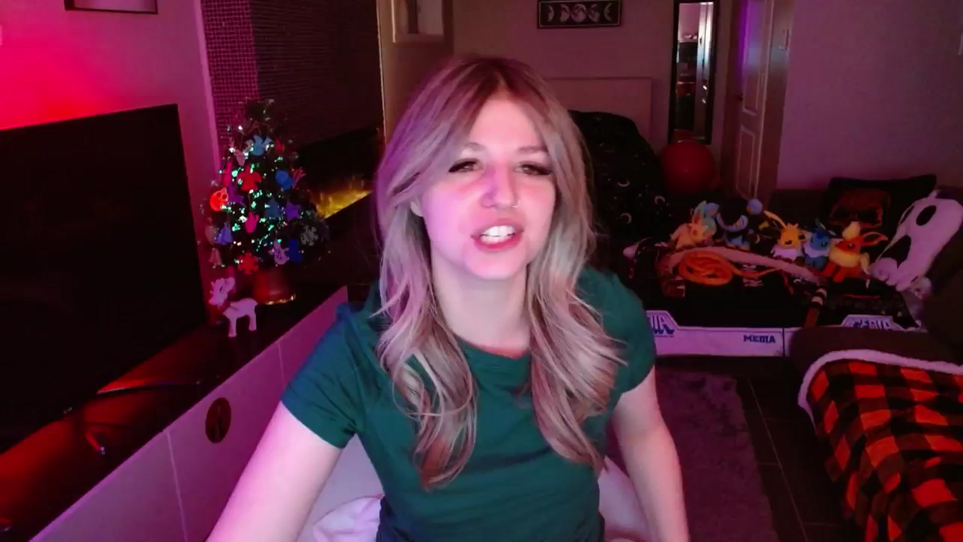 Gallery image thumbnail from Serafina's myfreecams stream on, 12/18/2024, 05:08 image 19 of 20