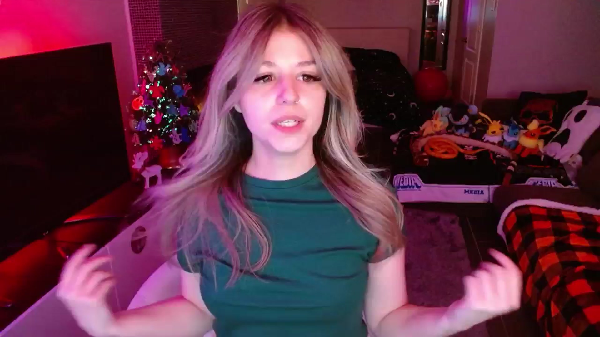Gallery image thumbnail from Serafina's myfreecams stream on, 12/18/2024, 05:08 image 7 of 20
