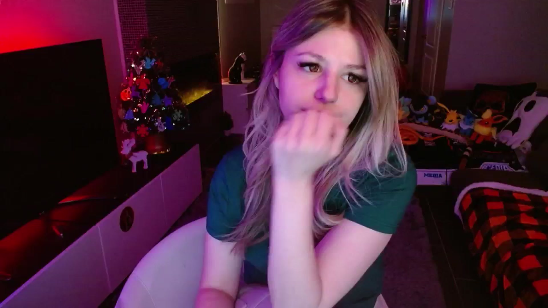 Gallery image thumbnail from Serafina's myfreecams stream on, 12/18/2024, 05:08 image 8 of 20