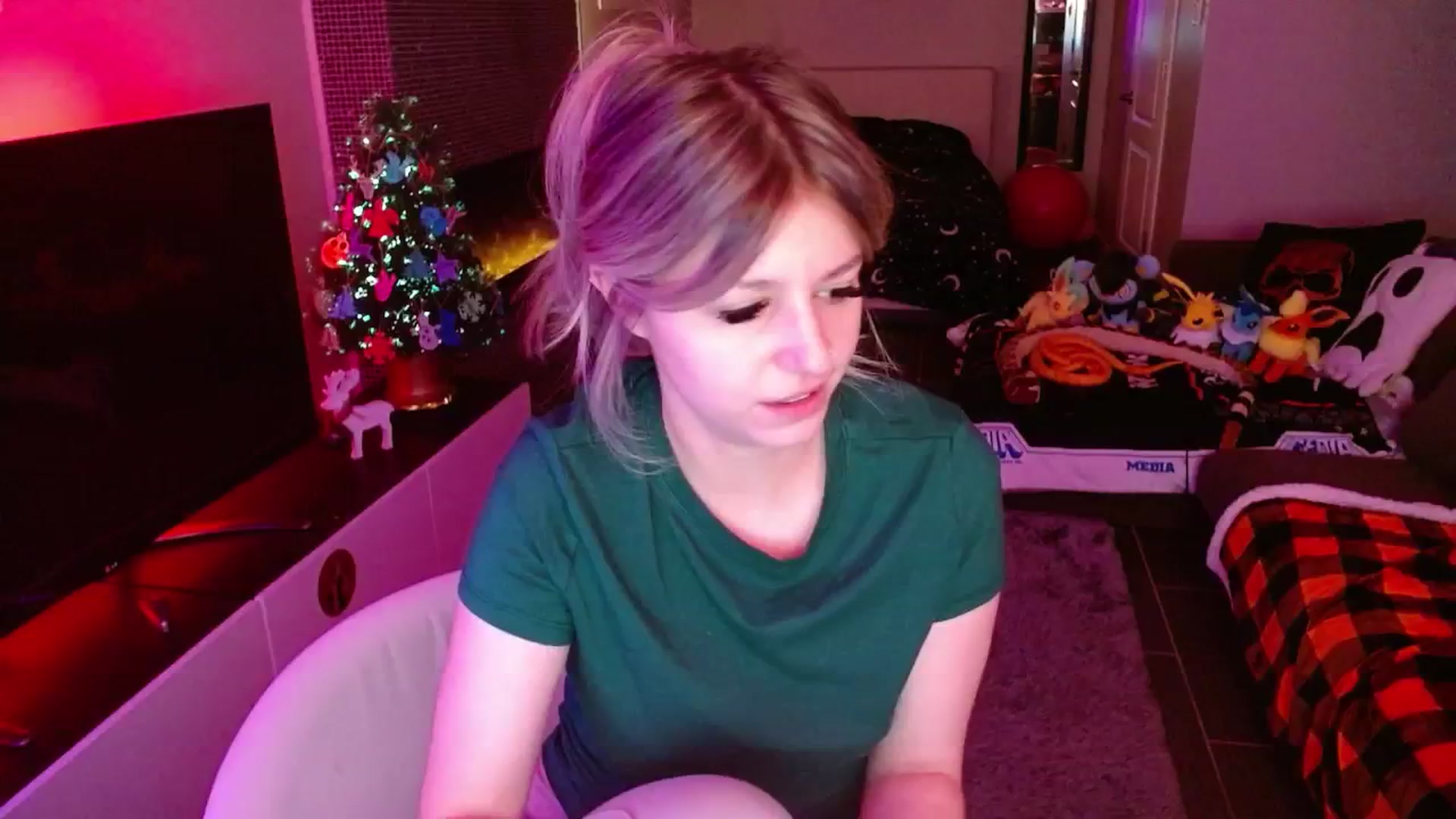 Gallery image thumbnail from Serafina's myfreecams stream on, 12/18/2024, 05:08 image 6 of 20