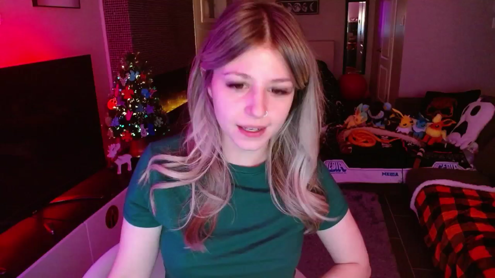 Gallery image thumbnail from Serafina's myfreecams stream on, 12/18/2024, 05:08 image 16 of 20