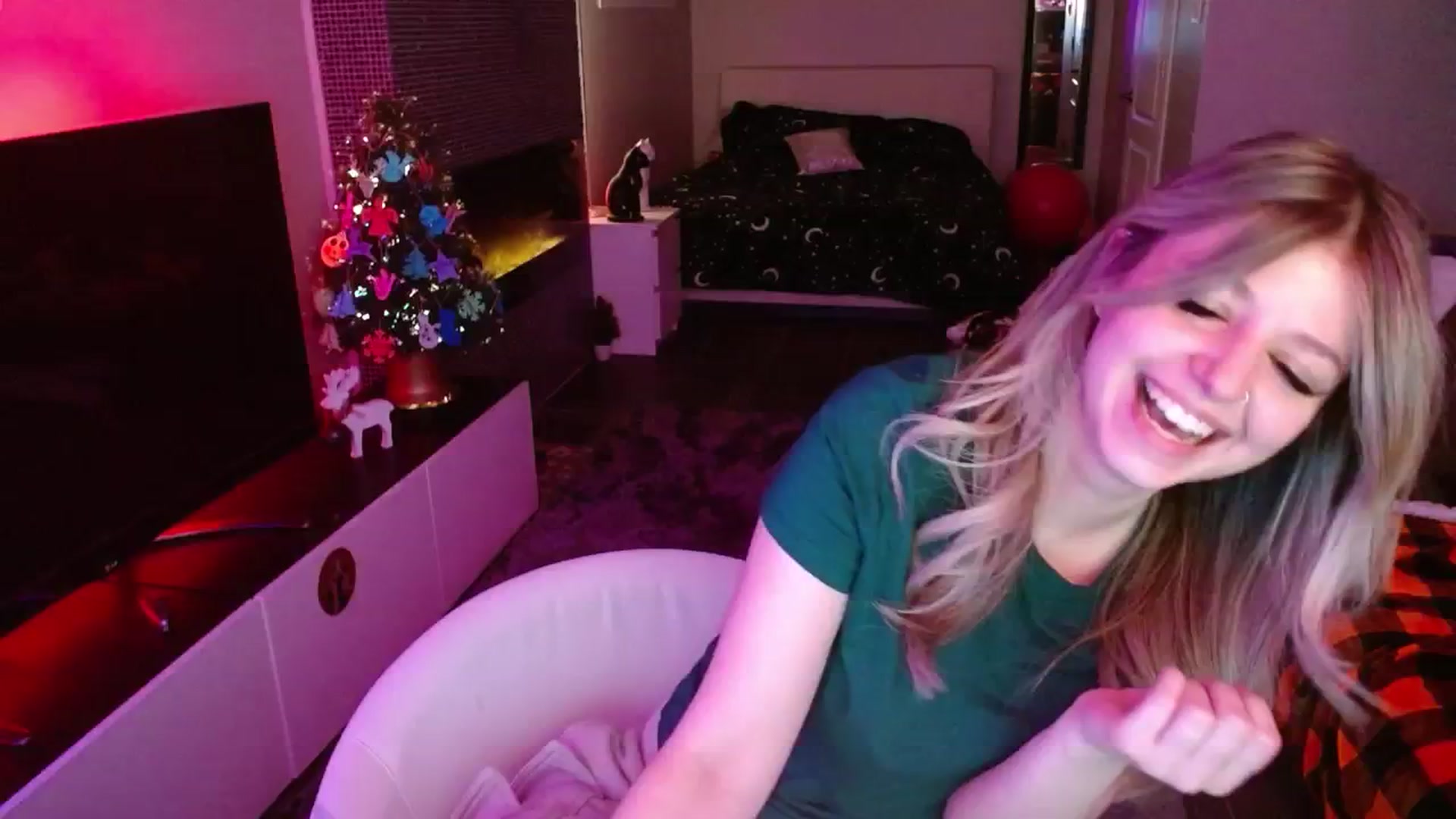 Gallery image thumbnail from Serafina's myfreecams stream on, 12/18/2024, 05:08 image 9 of 20