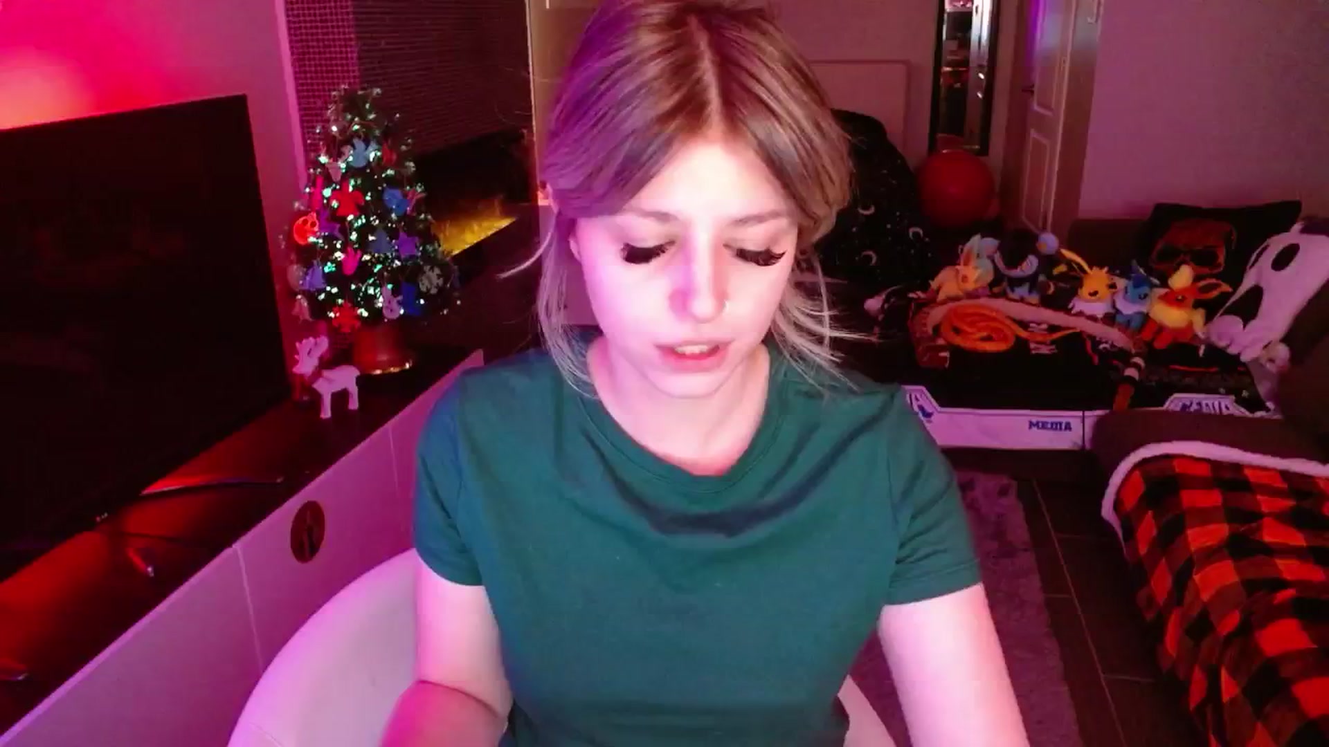 Gallery image thumbnail from Serafina's myfreecams stream on, 12/18/2024, 05:08 image 5 of 20