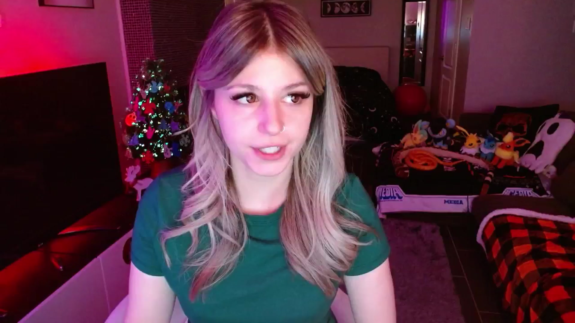 Gallery image thumbnail from Serafina's myfreecams stream on, 12/18/2024, 05:08 image 17 of 20
