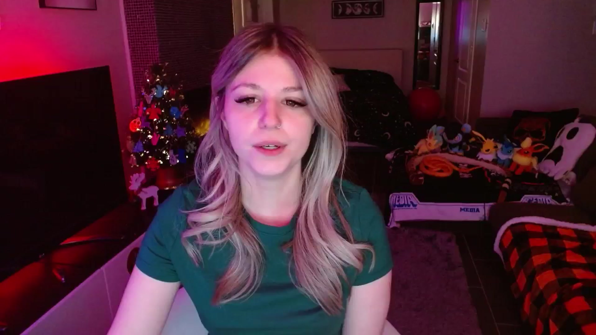 Gallery image thumbnail from Serafina's myfreecams stream on, 12/18/2024, 05:08 image 14 of 20