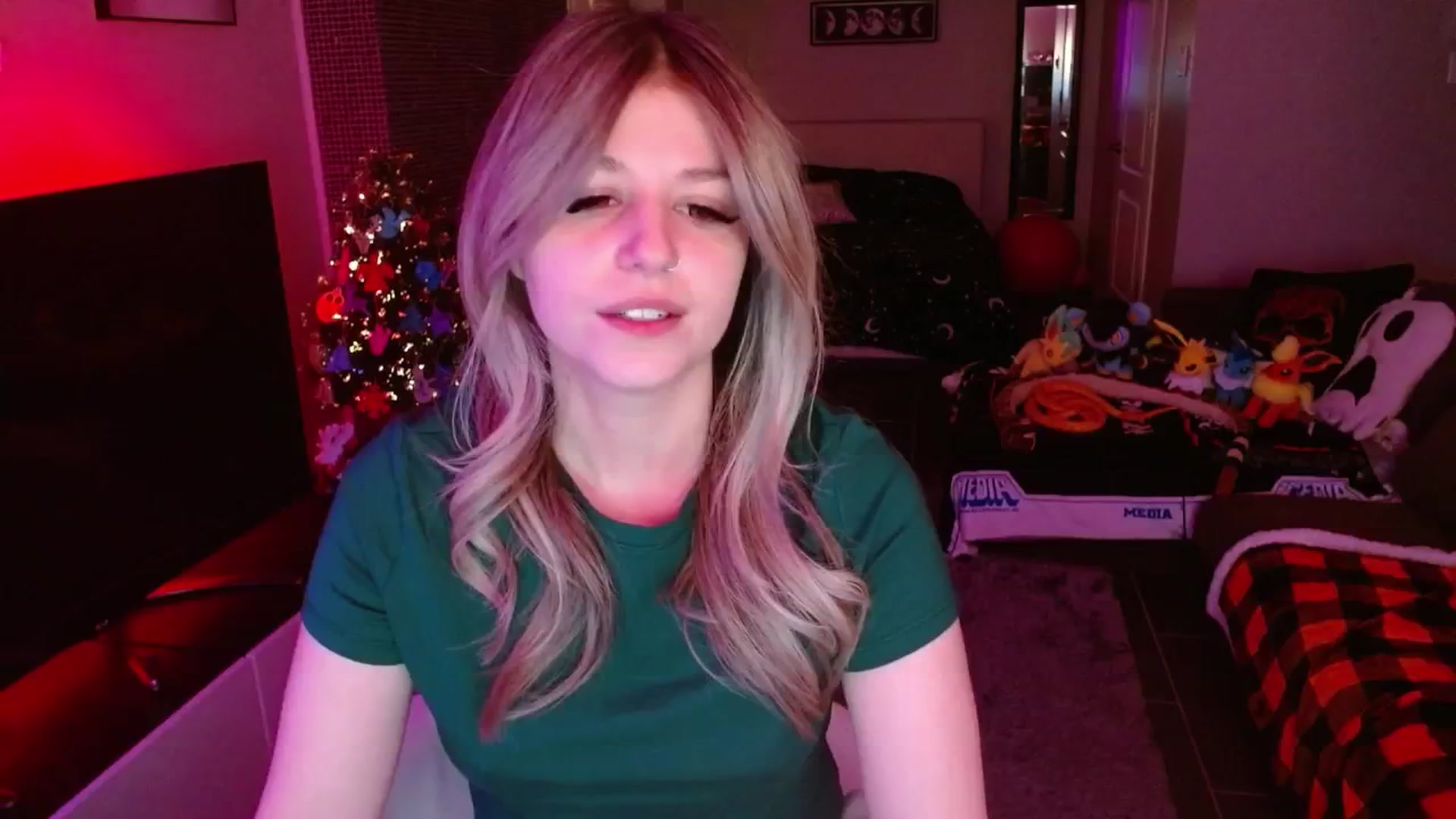 Gallery image thumbnail from Serafina's myfreecams stream on, 12/18/2024, 05:08 image 13 of 20