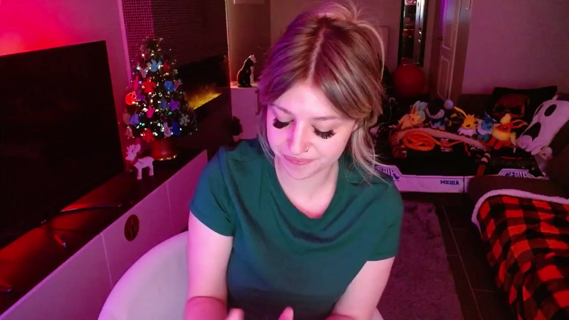 Gallery image thumbnail from Serafina's myfreecams stream on, 12/18/2024, 05:08 image 4 of 20