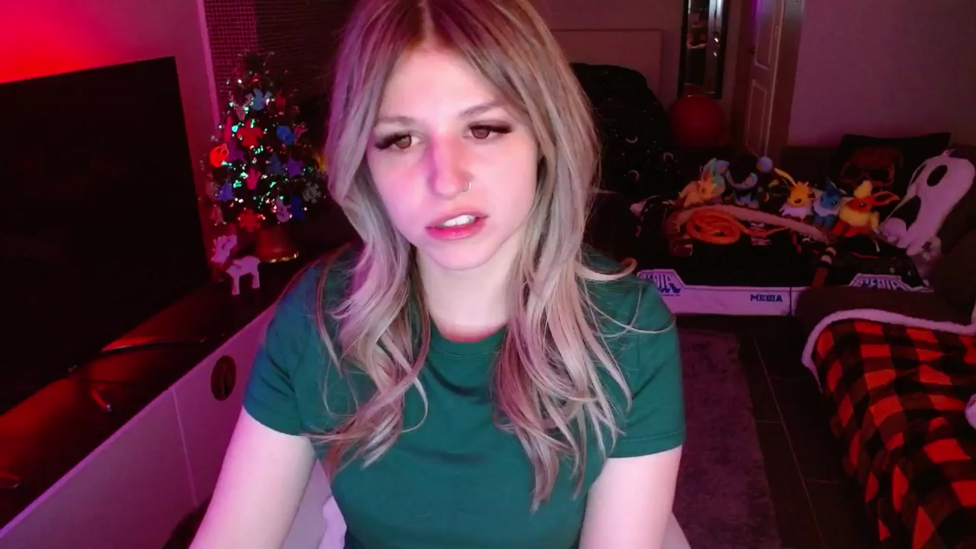 Gallery image thumbnail from Serafina's myfreecams stream on, 12/18/2024, 07:30 image 5 of 20