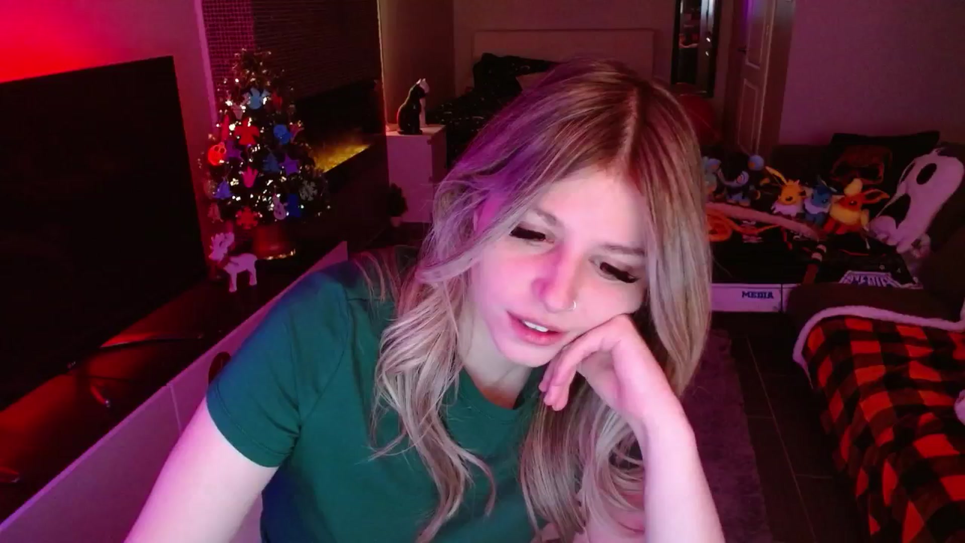 Gallery image thumbnail from Serafina's myfreecams stream on, 12/18/2024, 07:30 image 17 of 20