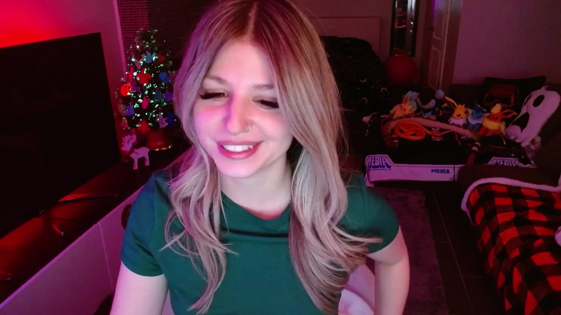 Gallery image thumbnail from Serafina's myfreecams stream on, 12/18/2024, 07:30 image 12 of 20