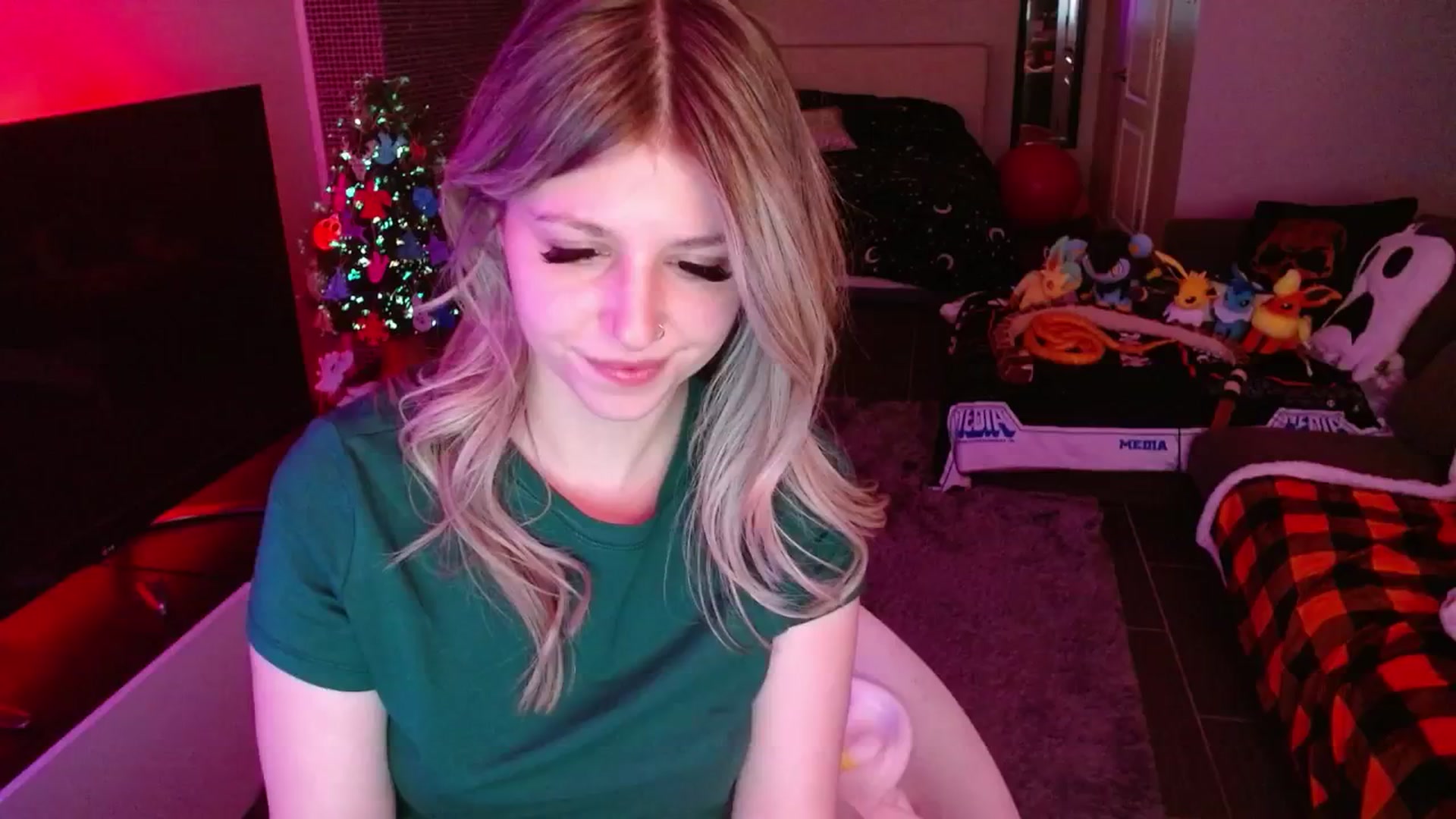 Gallery image thumbnail from Serafina's myfreecams stream on, 12/18/2024, 07:30 image 18 of 20