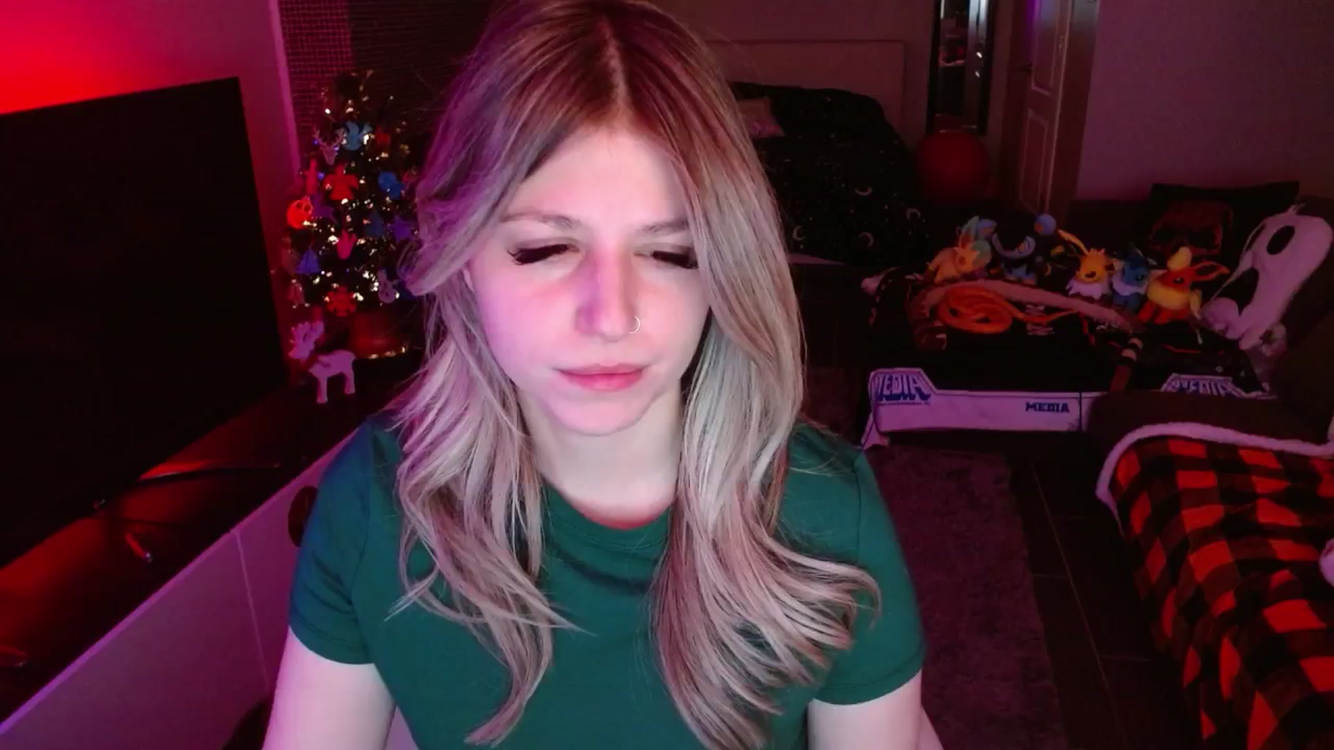 Gallery image thumbnail from Serafina's myfreecams stream on, 12/18/2024, 07:30 image 13 of 20