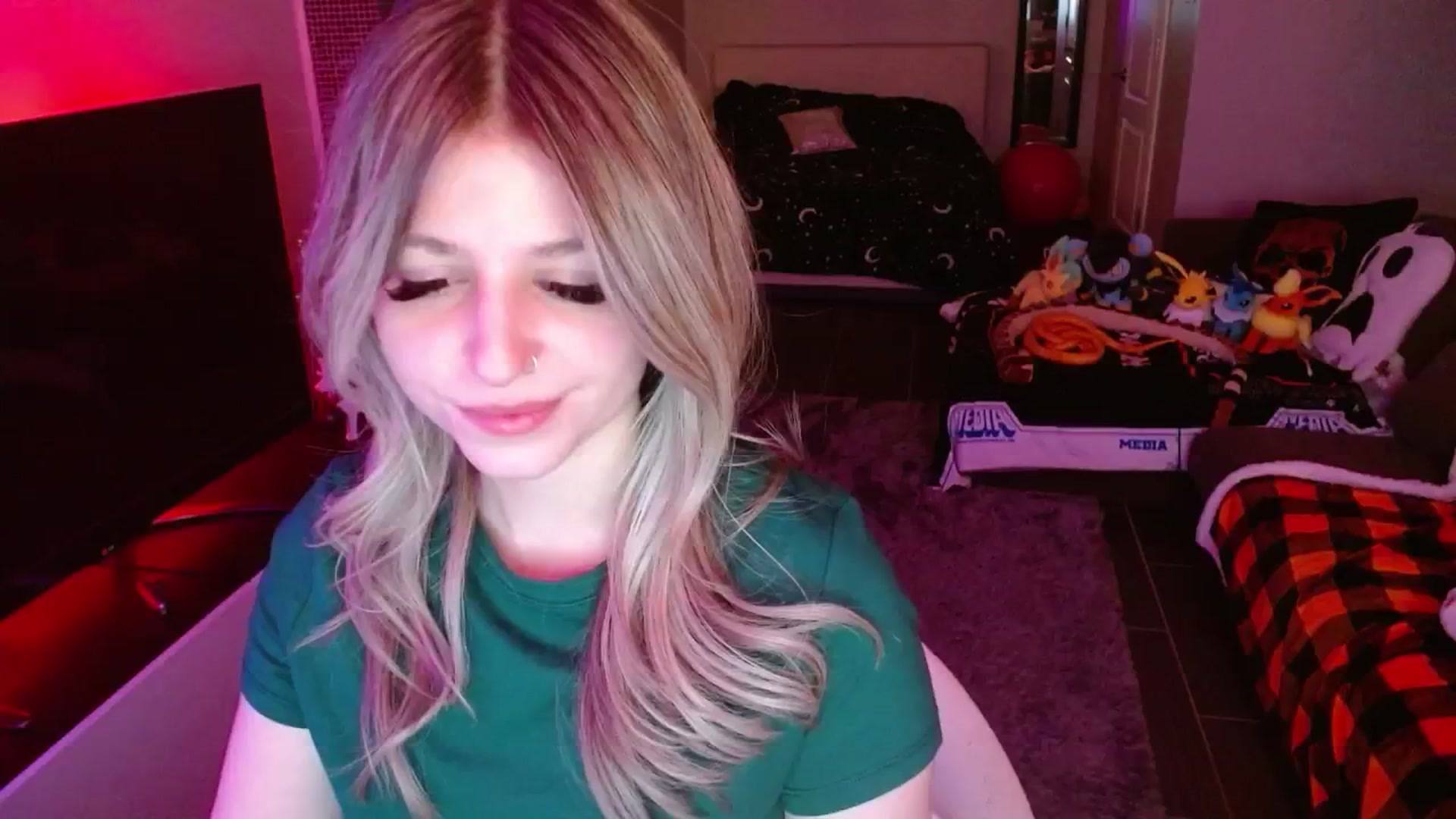 Gallery image thumbnail from Serafina's myfreecams stream on, 12/18/2024, 07:30 image 16 of 20