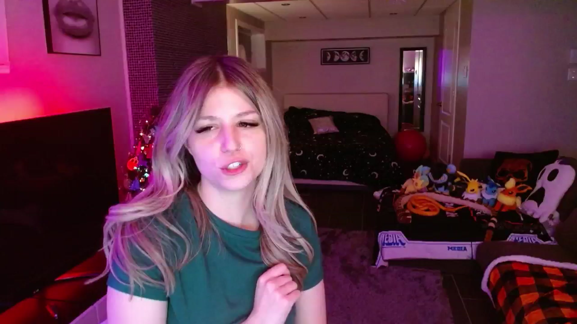 Gallery image thumbnail from Serafina's myfreecams stream on, 12/18/2024, 07:30 image 3 of 20