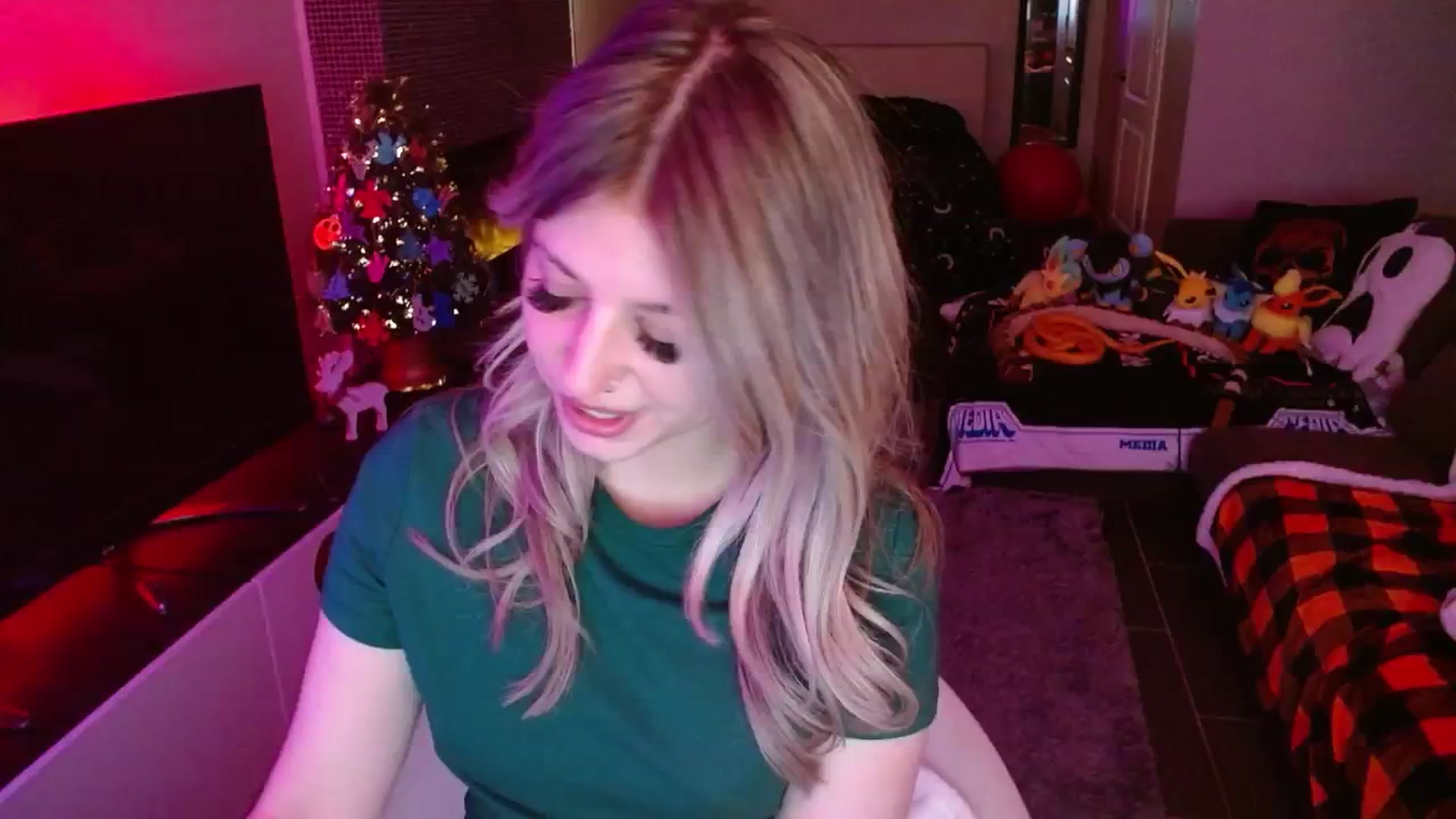 Gallery image thumbnail from Serafina's myfreecams stream on, 12/18/2024, 07:30 image 10 of 20