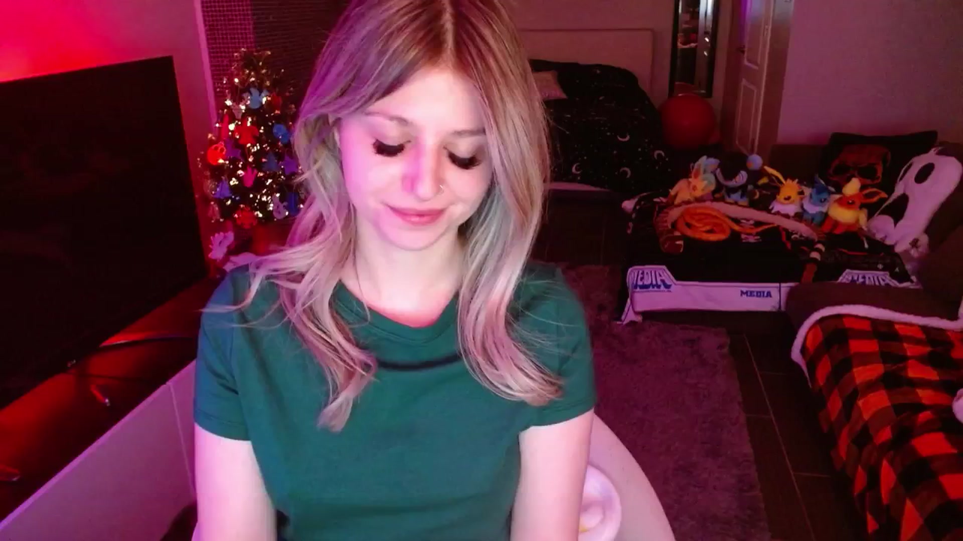 Gallery image thumbnail from Serafina's myfreecams stream on, 12/18/2024, 07:30 image 19 of 20