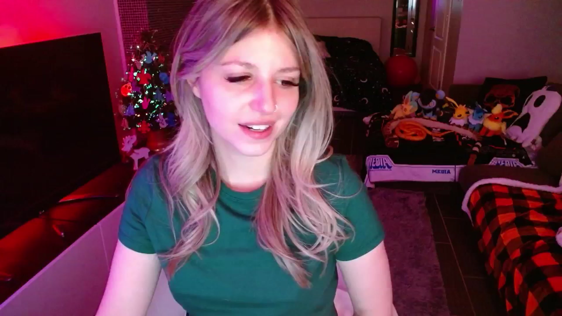 Gallery image thumbnail from Serafina's myfreecams stream on, 12/18/2024, 07:30 image 6 of 20