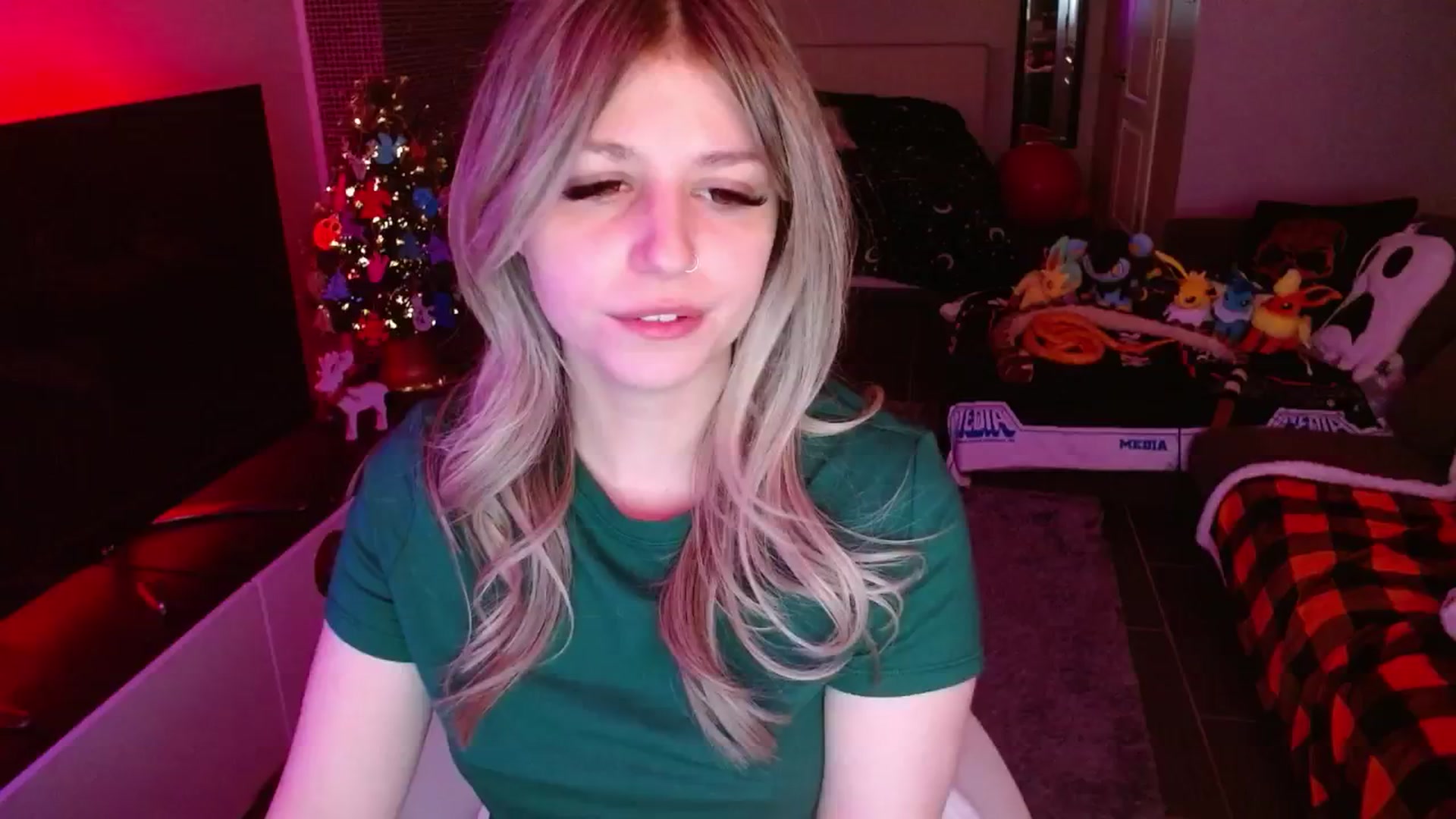 Gallery image thumbnail from Serafina's myfreecams stream on, 12/18/2024, 07:30 image 7 of 20