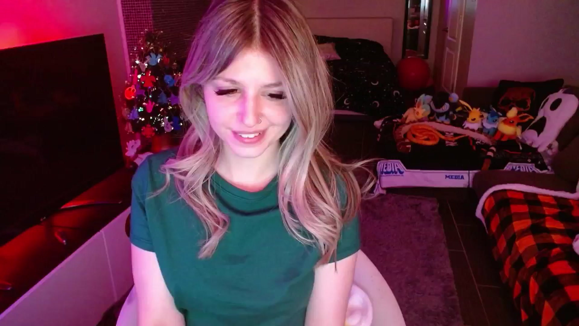 Gallery image thumbnail from Serafina's myfreecams stream on, 12/18/2024, 07:30 image 20 of 20