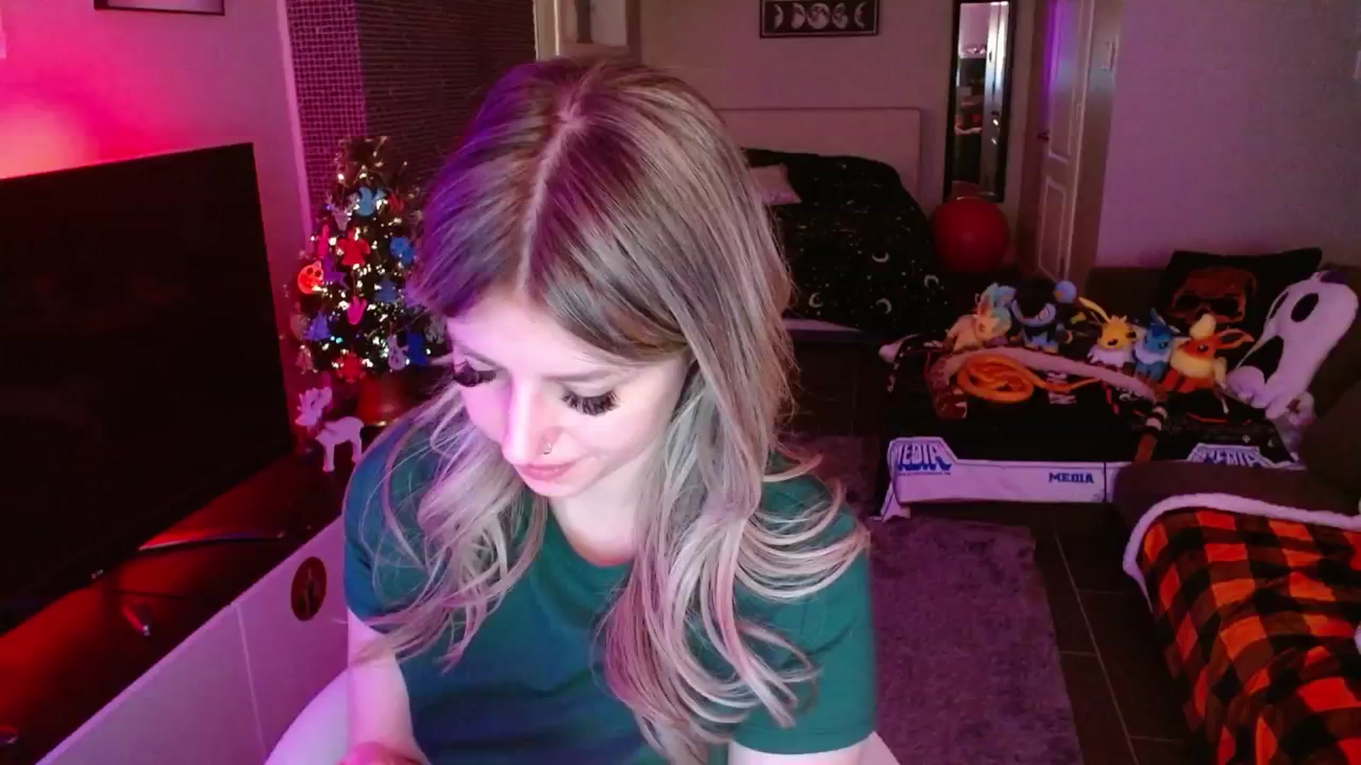 Gallery image thumbnail from Serafina's myfreecams stream on, 12/18/2024, 07:30 image 4 of 20