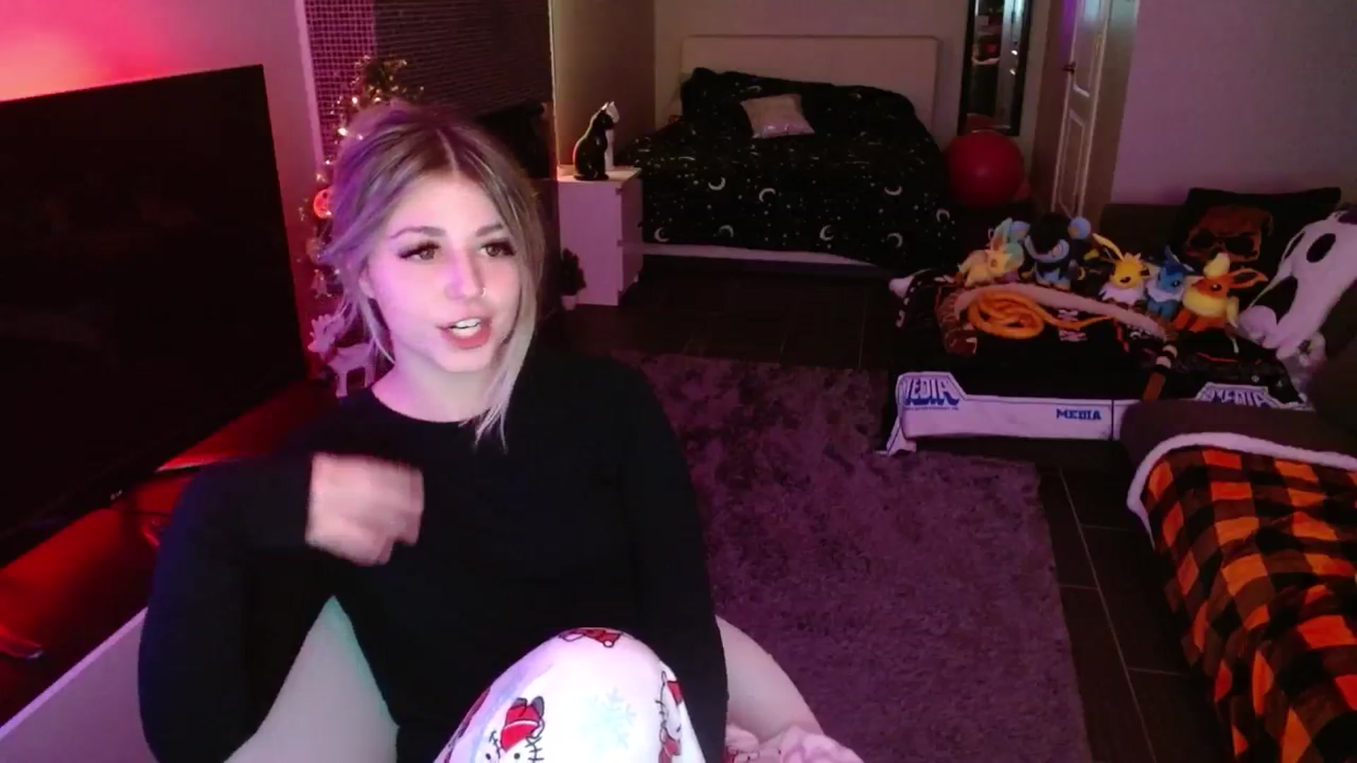 Gallery image thumbnail from Serafina's myfreecams stream on, 12/20/2024, 04:57 image 12 of 20