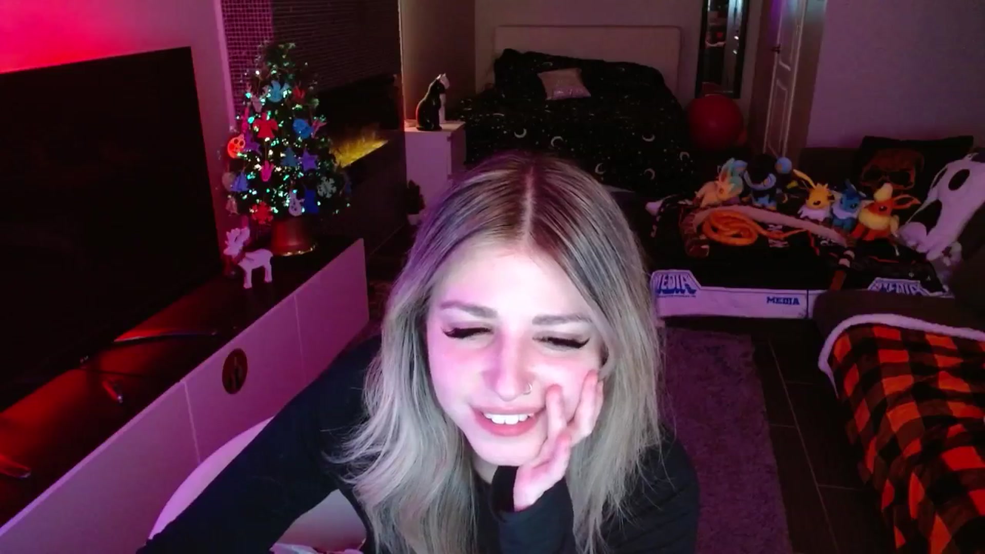 Gallery image thumbnail from Serafina's myfreecams stream on, 12/20/2024, 04:57 image 18 of 20