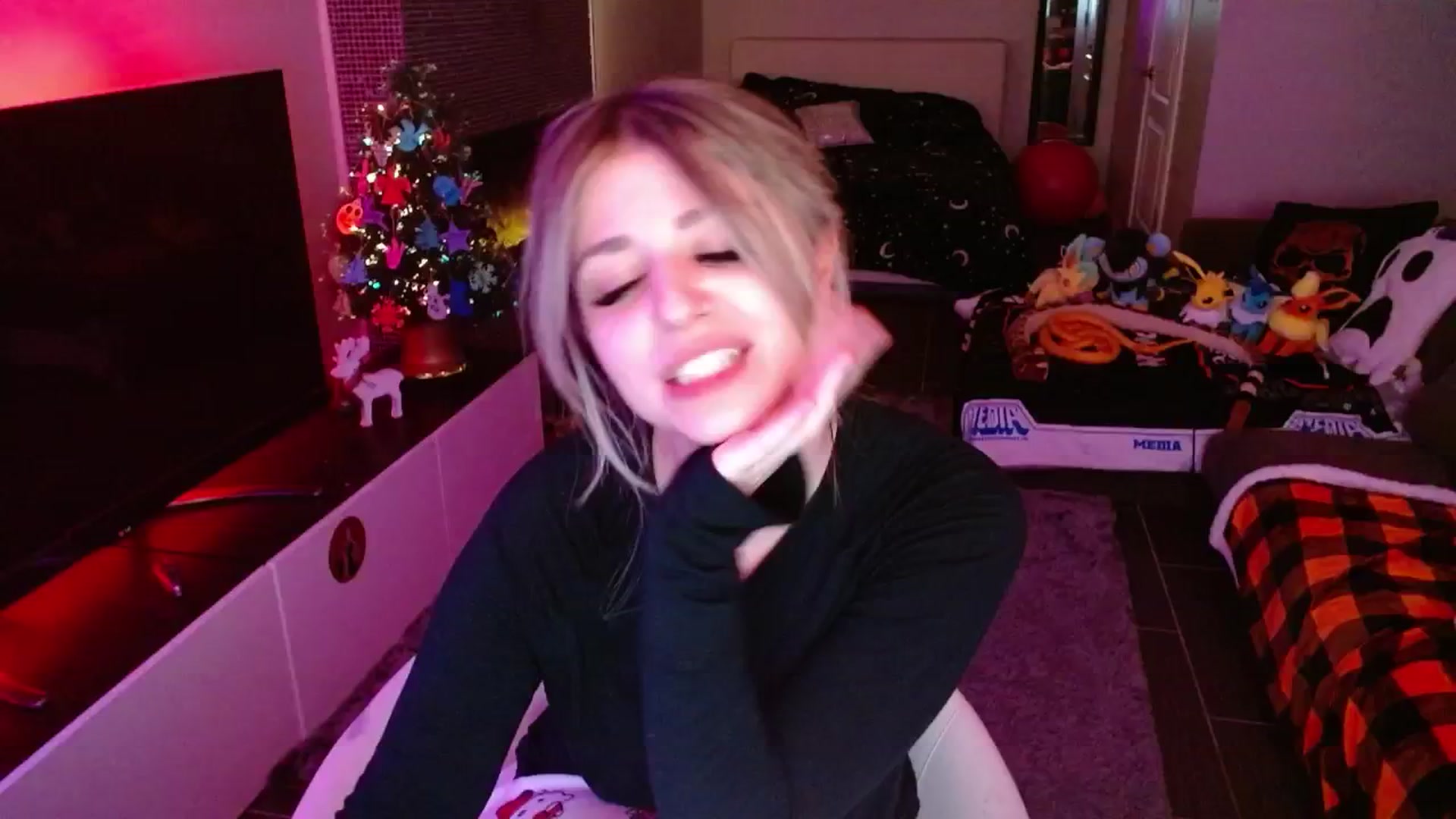 Gallery image thumbnail from Serafina's myfreecams stream on, 12/20/2024, 04:57 image 8 of 20