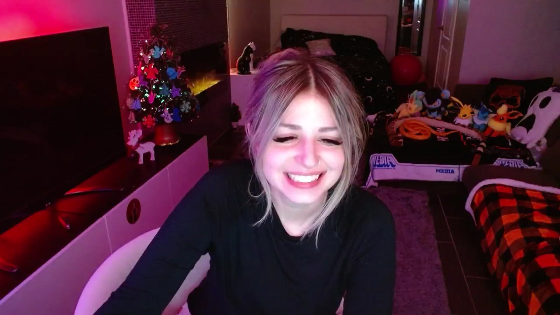 Gallery image thumbnail from Serafina's myfreecams stream on, 12/20/2024, 04:57 image 13 of 20