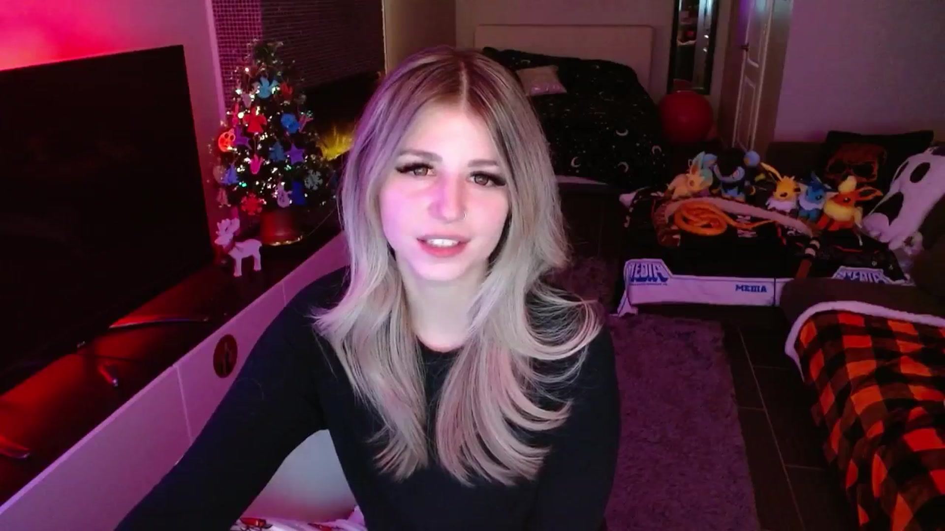 Gallery image thumbnail from Serafina's myfreecams stream on, 12/20/2024, 04:57 image 17 of 20