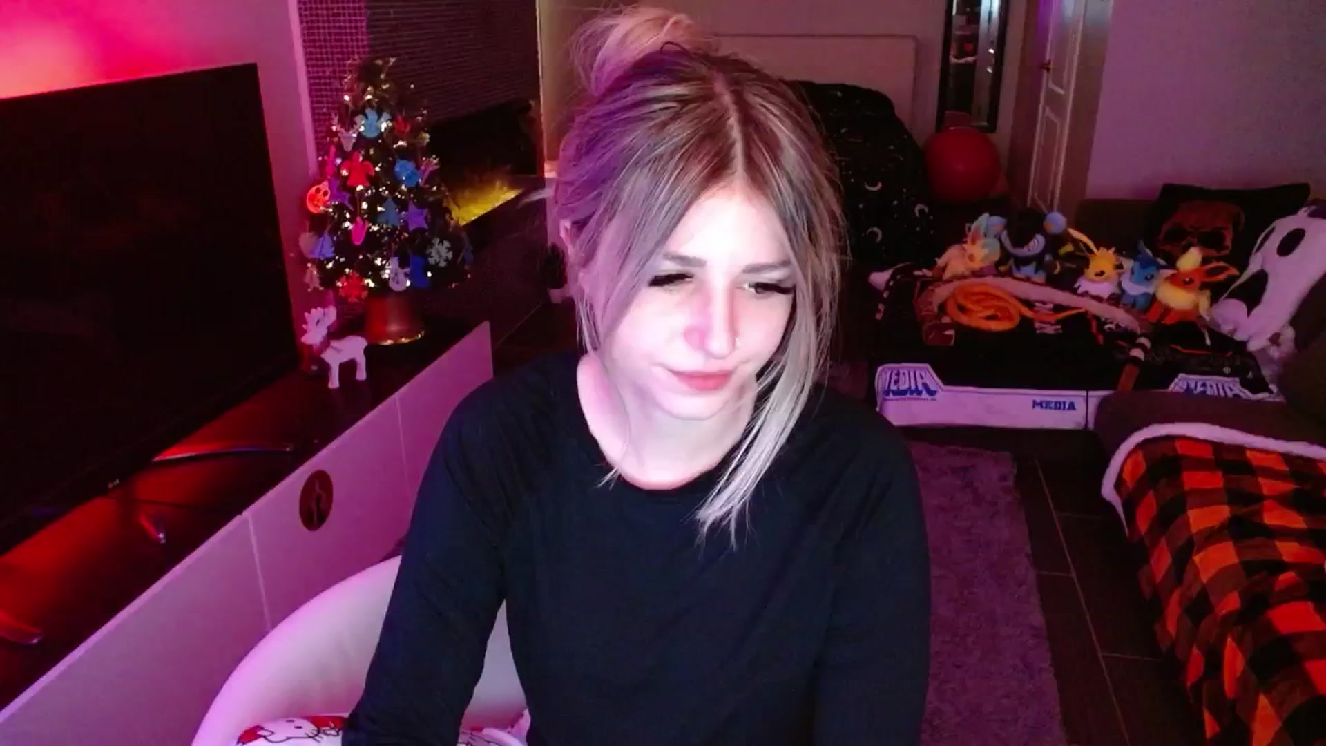 Gallery image thumbnail from Serafina's myfreecams stream on, 12/20/2024, 04:57 image 14 of 20