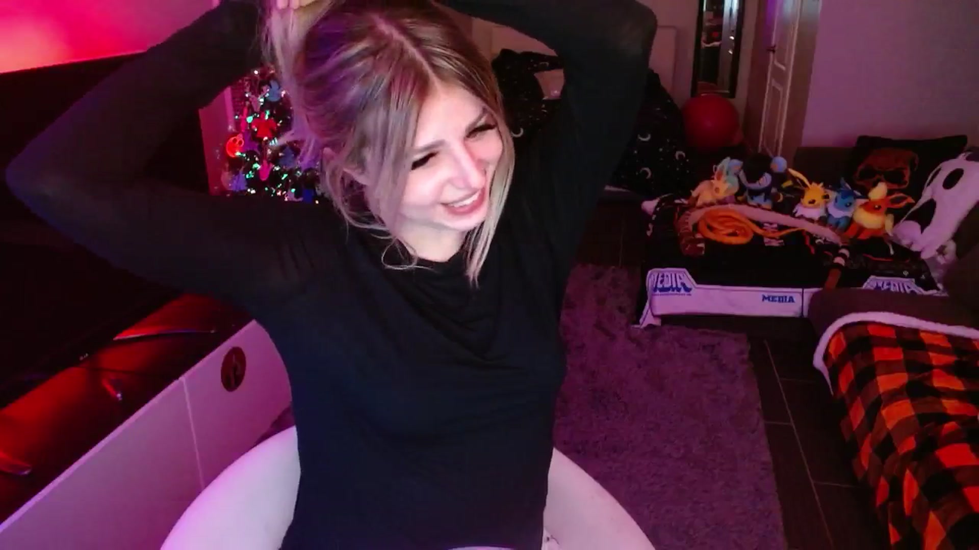 Gallery image thumbnail from Serafina's myfreecams stream on, 12/20/2024, 04:57 image 10 of 20