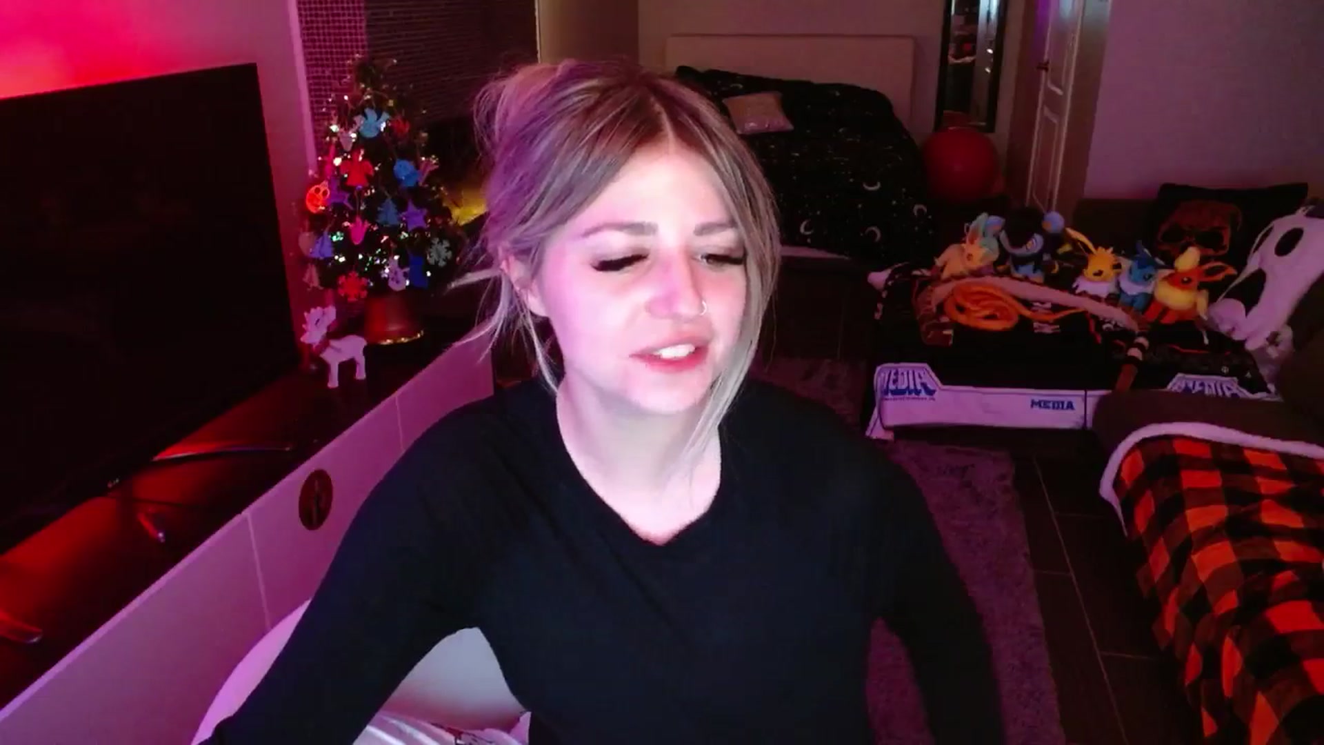 Gallery image thumbnail from Serafina's myfreecams stream on, 12/20/2024, 04:57 image 15 of 20