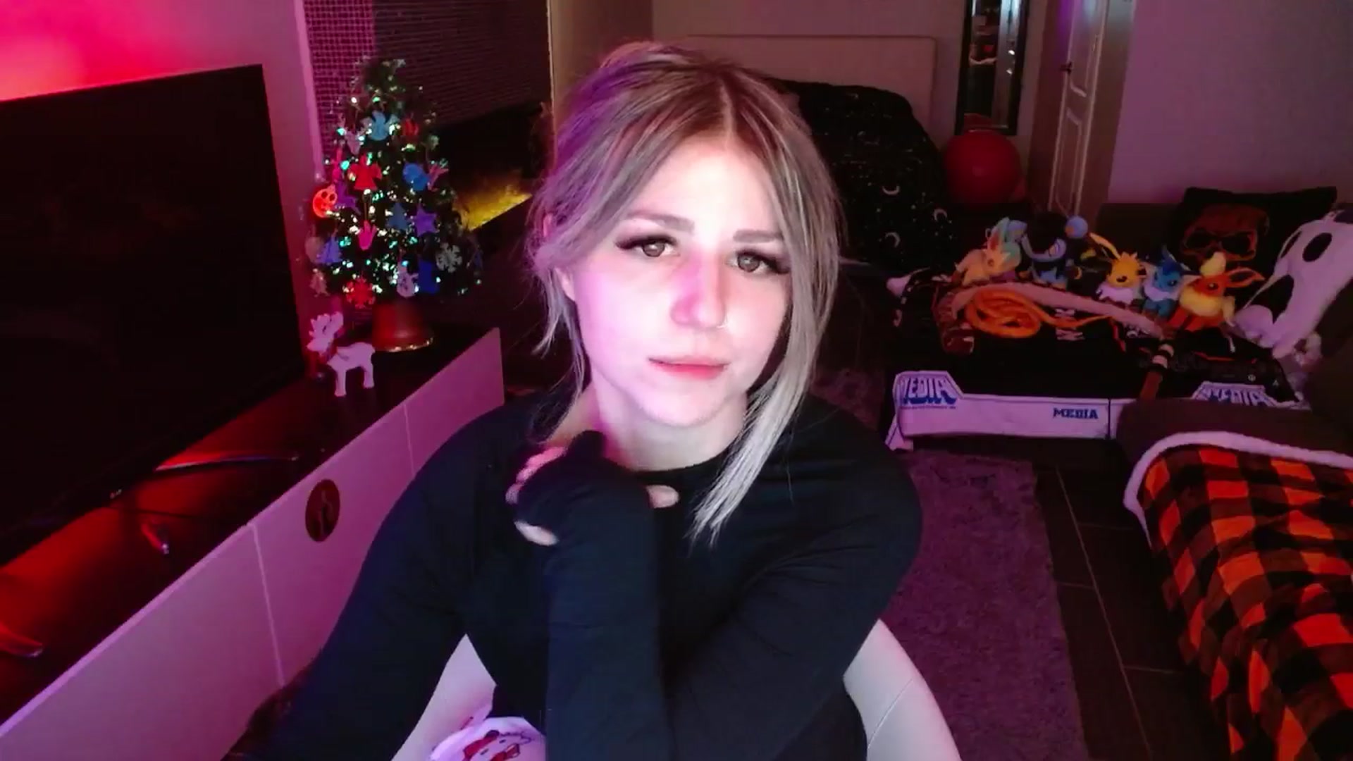 Gallery image thumbnail from Serafina's myfreecams stream on, 12/20/2024, 04:57 image 9 of 20