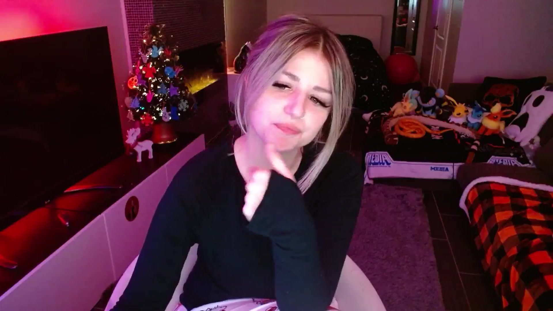 Gallery image thumbnail from Serafina's myfreecams stream on, 12/20/2024, 04:57 image 7 of 20