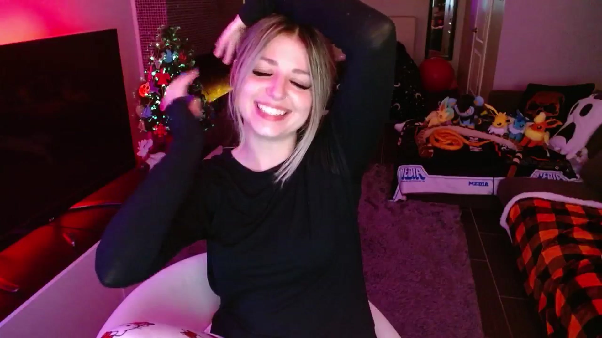 Gallery image thumbnail from Serafina's myfreecams stream on, 12/20/2024, 04:57 image 11 of 20