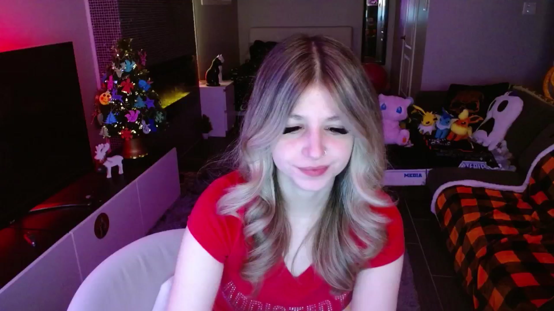Gallery image thumbnail from Serafina's myfreecams stream on, 12/22/2024, 04:49 image 2 of 20