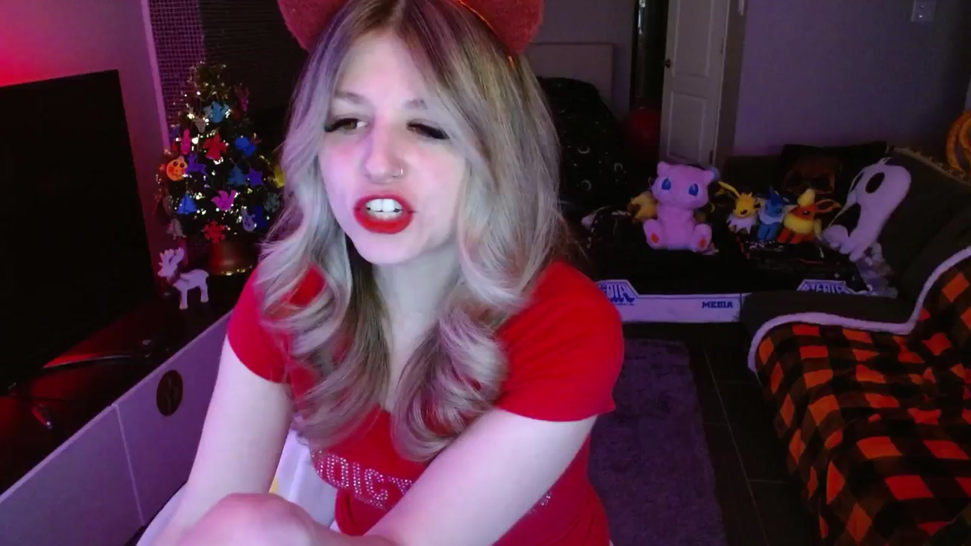 Gallery image thumbnail from Serafina's myfreecams stream on, 12/22/2024, 04:49 image 16 of 20