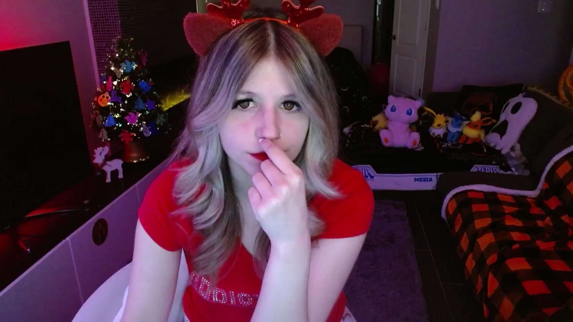 Gallery image thumbnail from Serafina's myfreecams stream on, 12/22/2024, 04:49 image 17 of 20