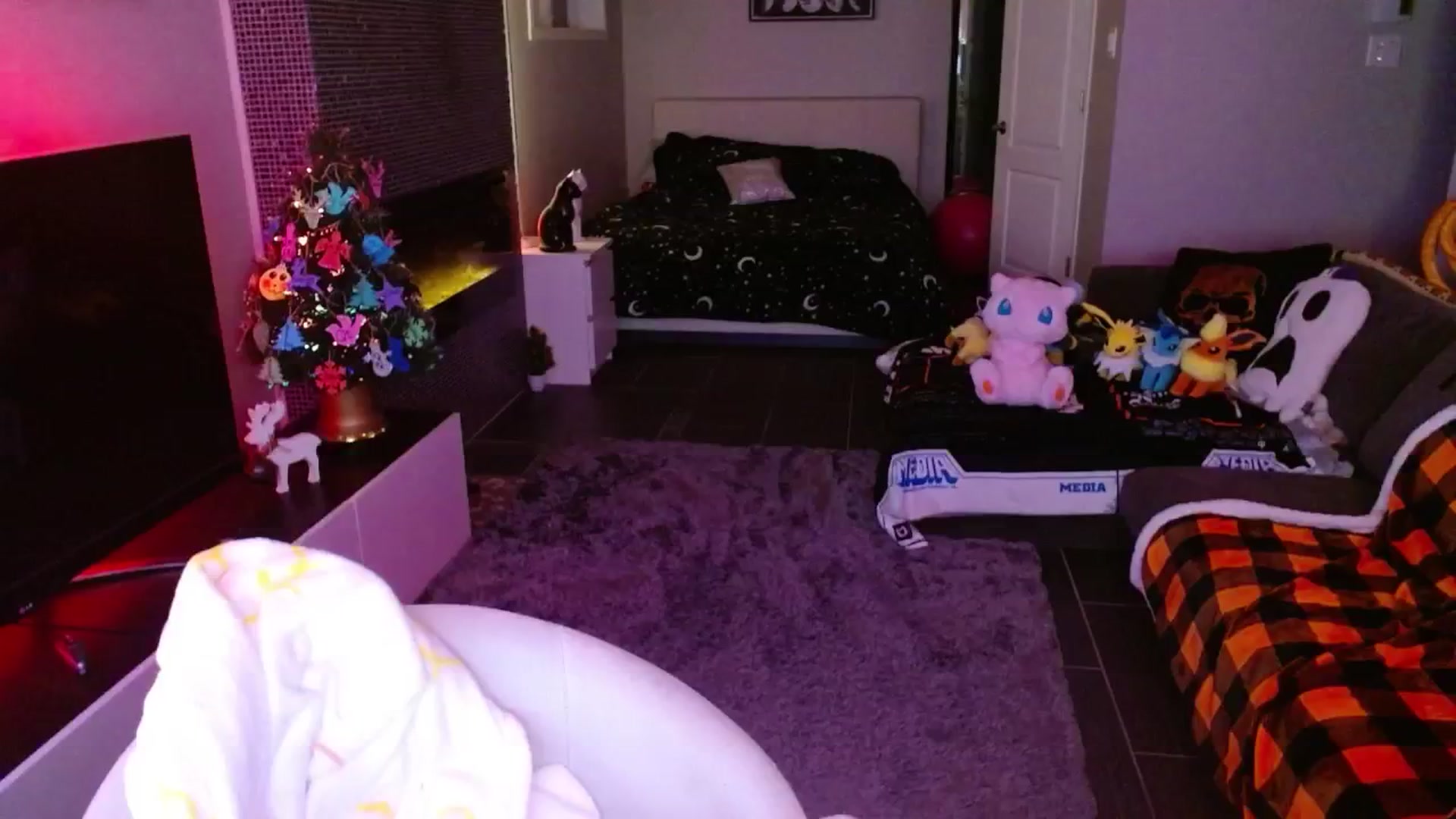 Gallery image thumbnail from Serafina's myfreecams stream on, 12/22/2024, 04:49 image 13 of 20