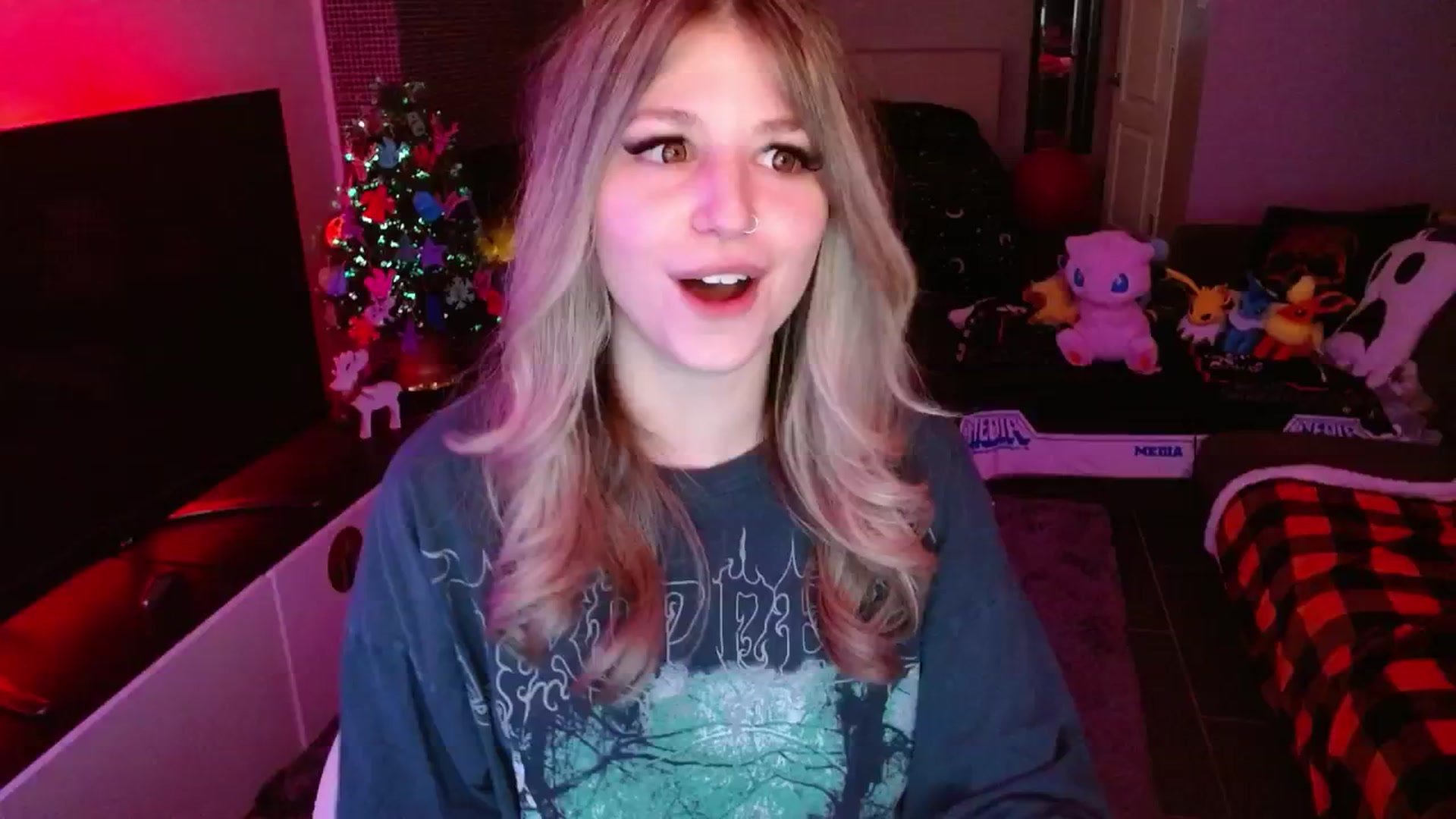 Gallery image thumbnail from Serafina's myfreecams stream on, 12/27/2024, 04:29 image 6 of 20
